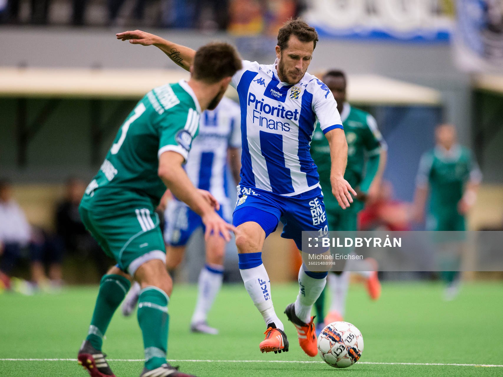 IFK Göteborgs Tobias Hysén skjuter mot täckande Stabaeks