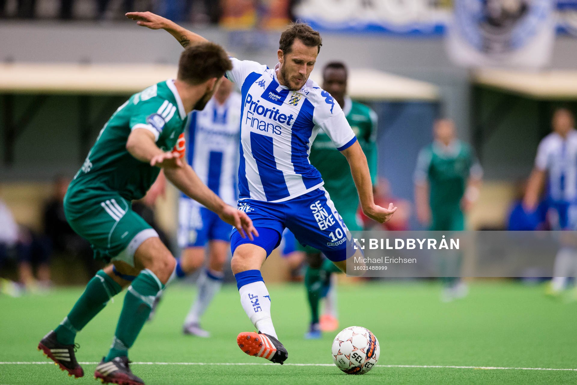 IFK Göteborgs Tobias Hysén skjuter mot täckande Stabaeks