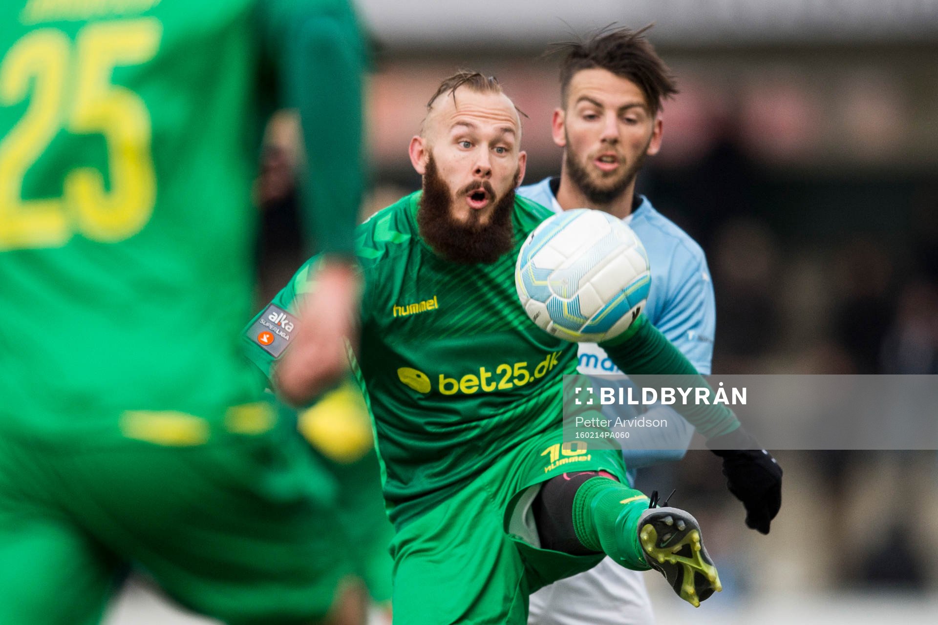 Bröndbys Magnus Eriksson och Malmö FFs Erdal Rakip