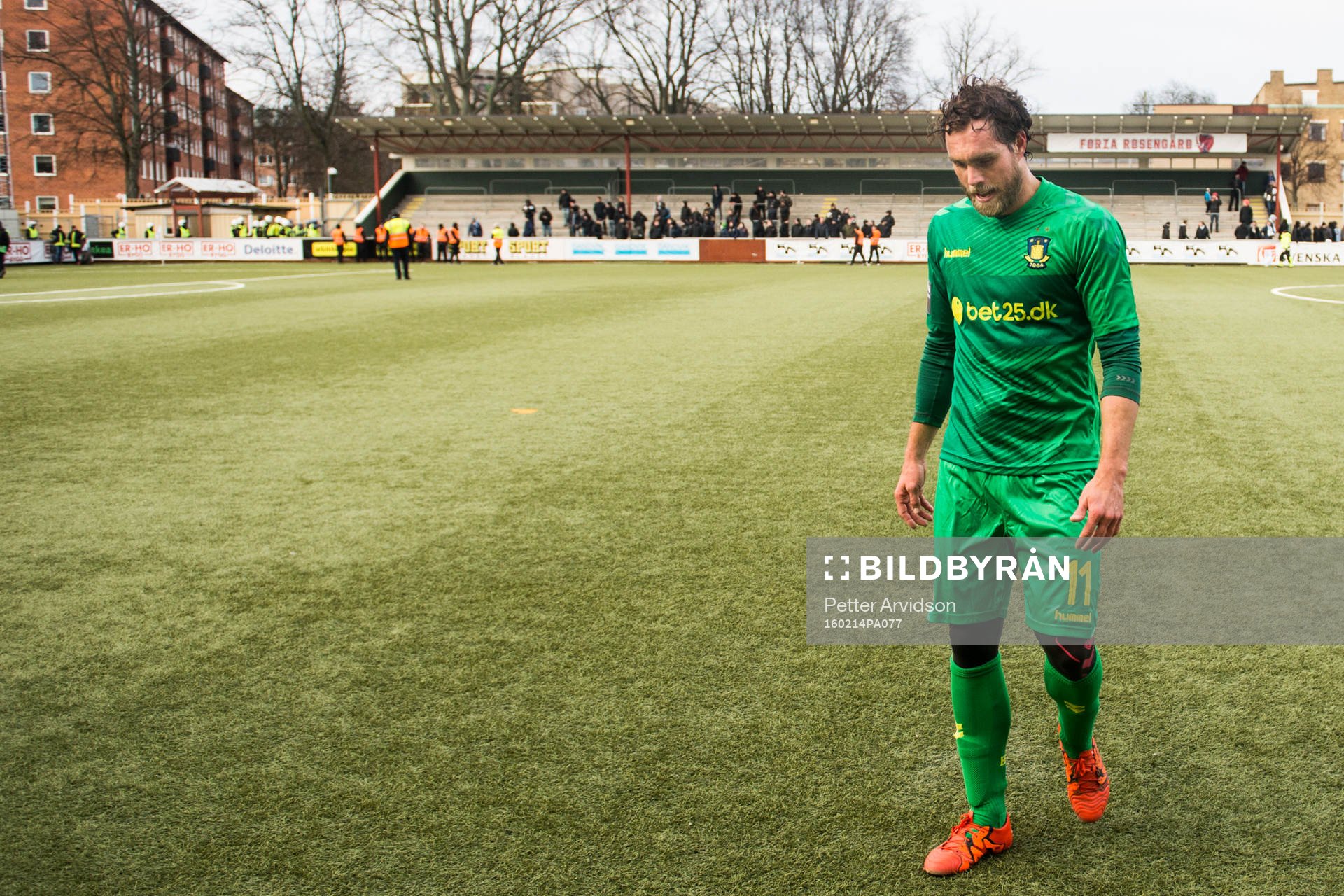 Bröndbys Johan Elmander deppar