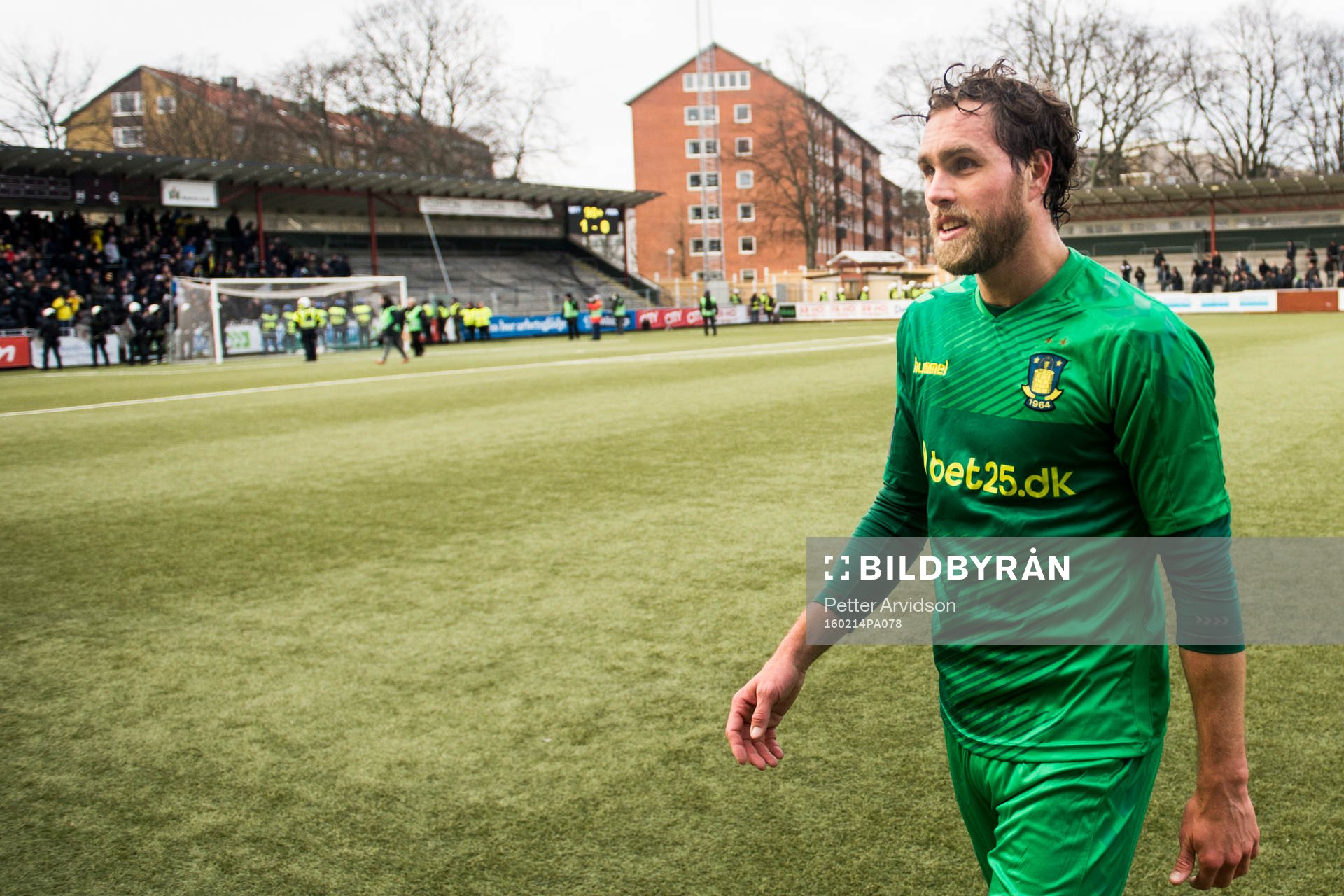 Bröndbys Johan Elmander deppar
