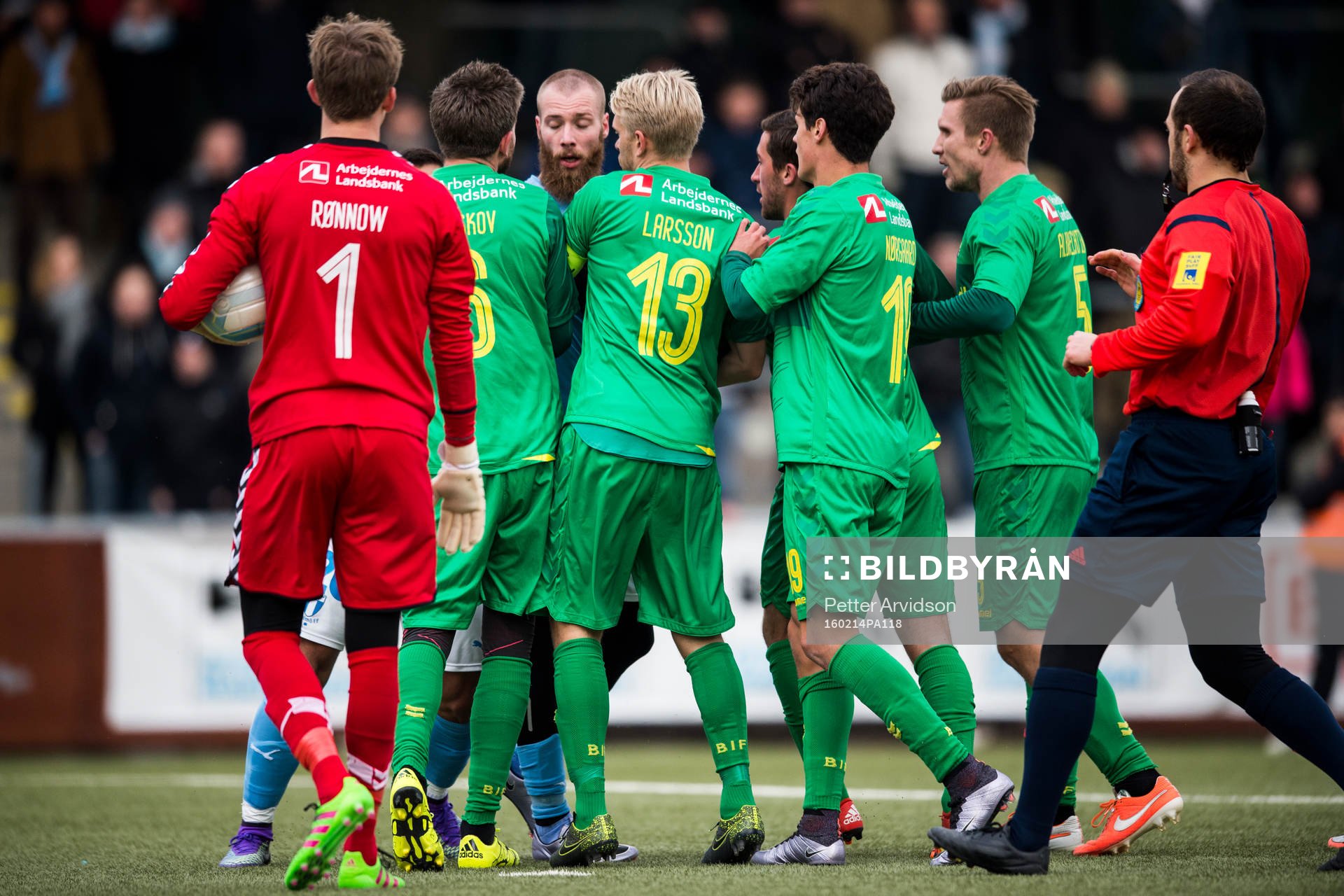 Bröndbys spelare är irriterade på Malmö FFs Jo Inge