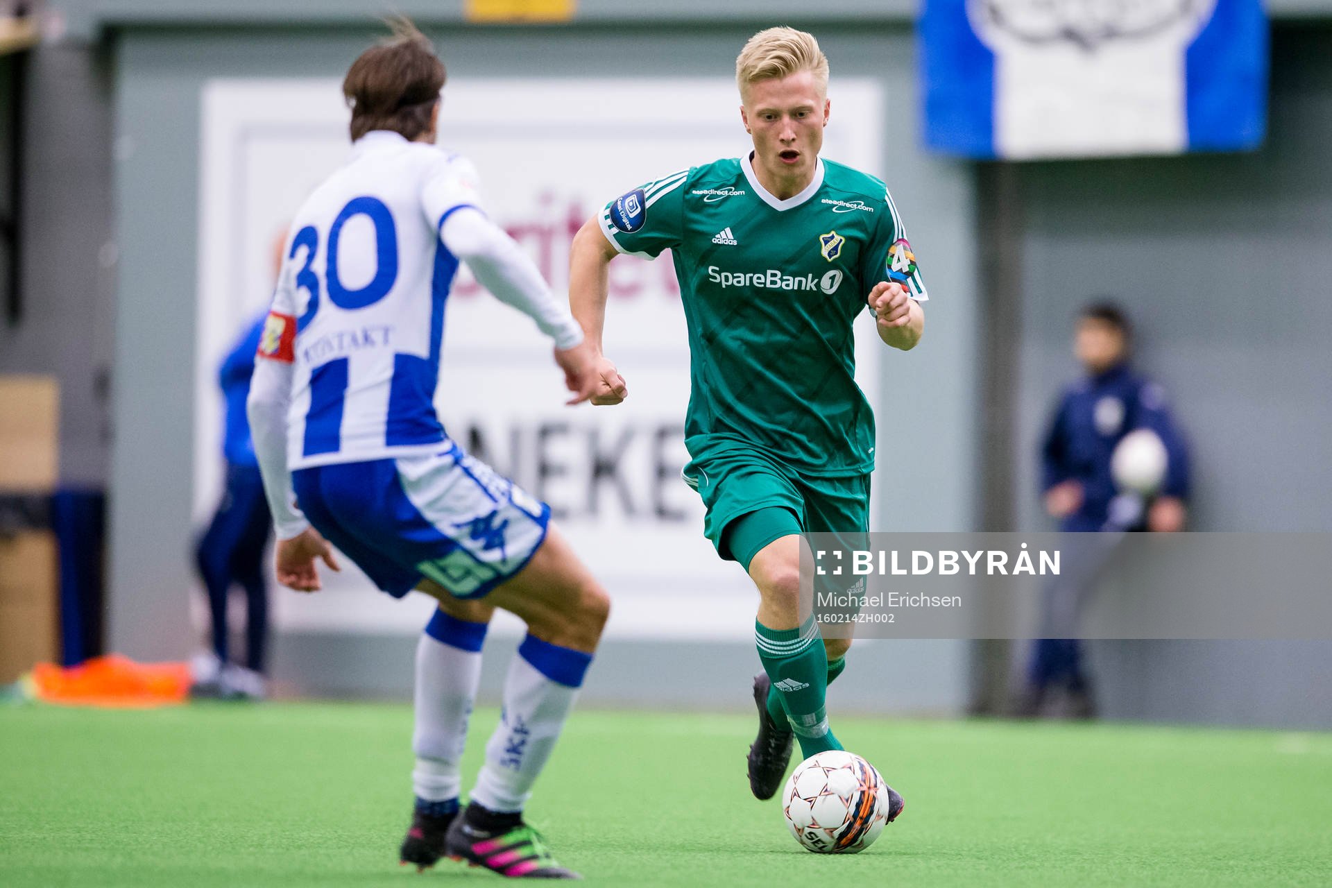 Stabaeks Emil Ekblom mot IFK Göteborgs Mattias Bjärsmyr