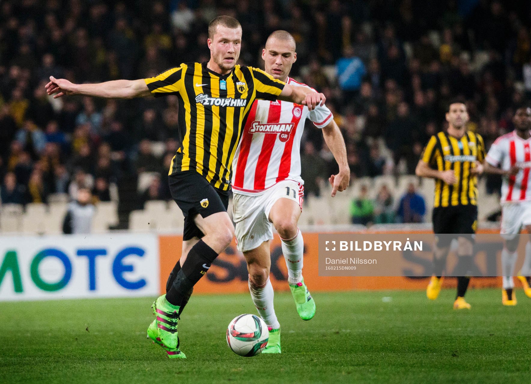  AEK Athens Jakob Johansson under fotbollsmatchen mellan AEK Athen och Olympiakos i den grekiska superligan den 14 Februari 2016 i Aten.