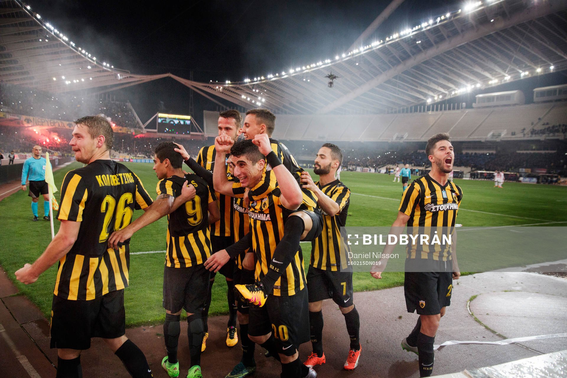 AEK Athens spelare jublar