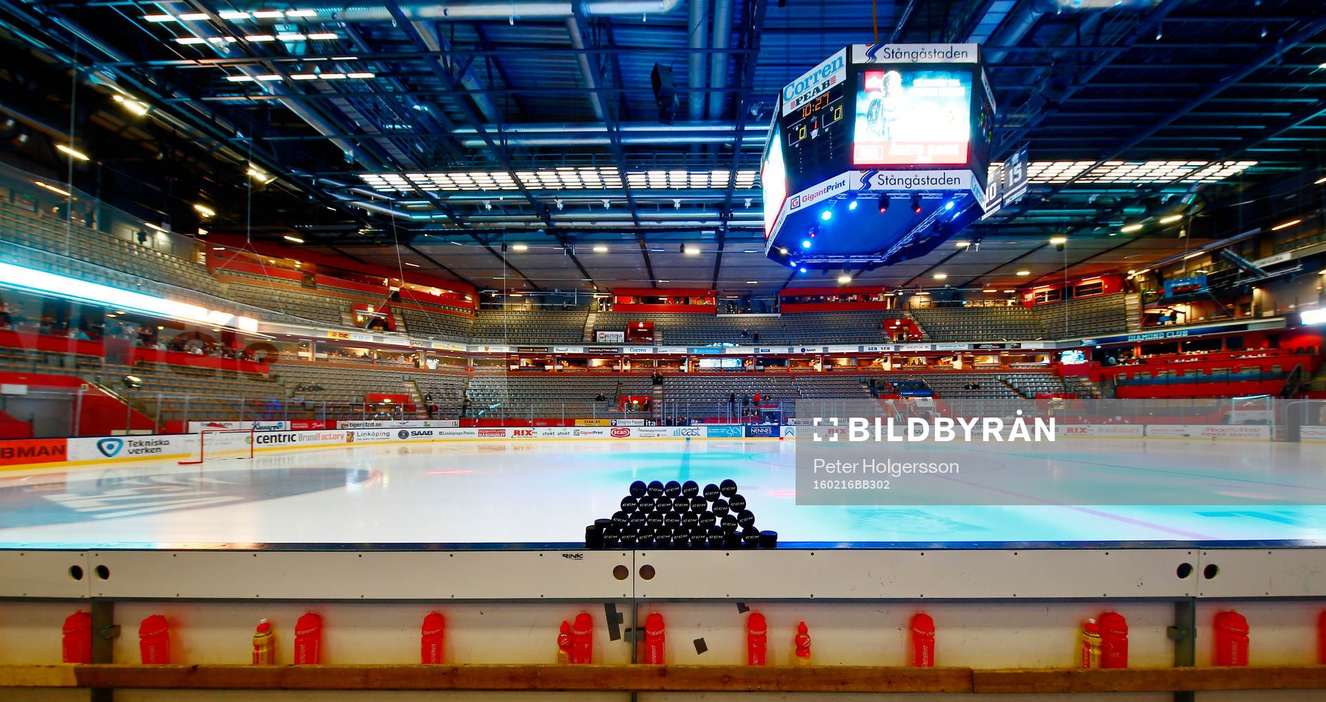 Staplade puckar i SAAB Arena