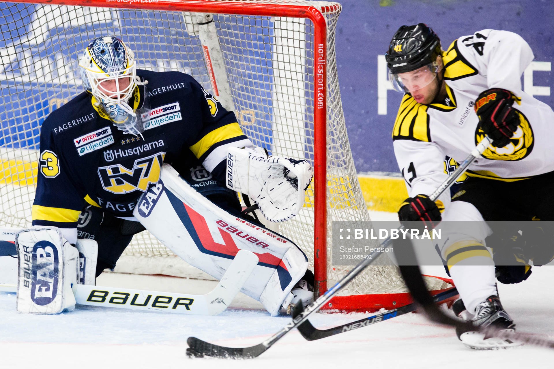 s målvakt Fredrik Pettersson-Wentzel mot Brynäs Greg Scott