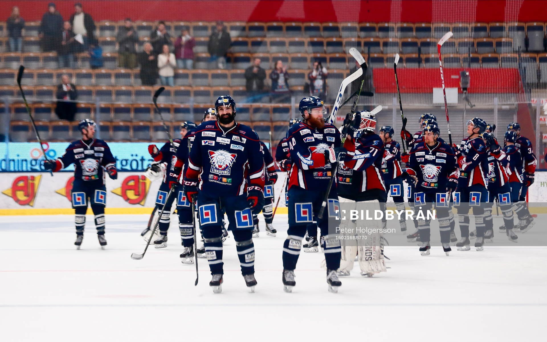 Linköpings spelare med Daniel Rahimi och Jonas Junland