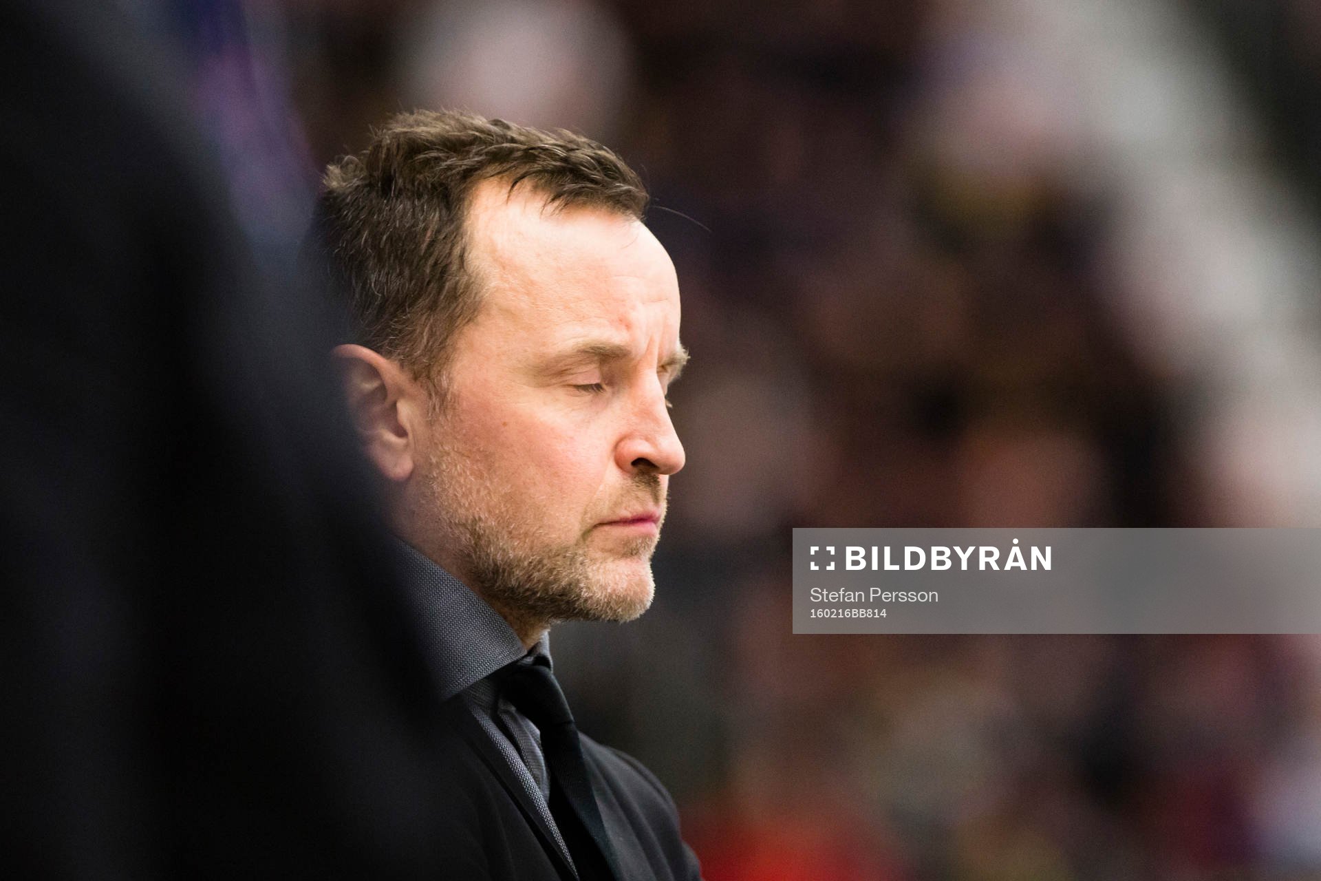 Brynäs tränare Thomas Berglund ser deppig ut
