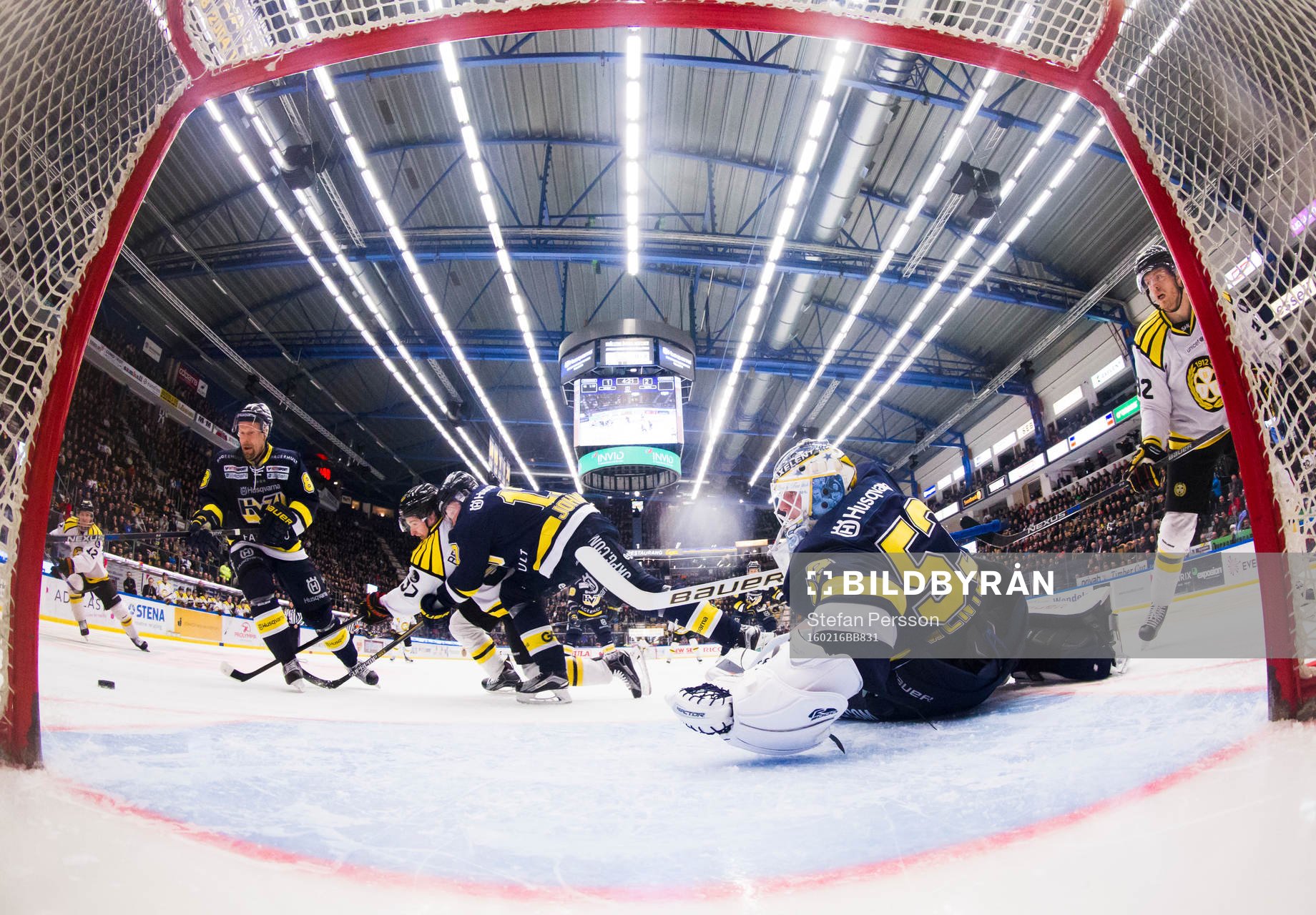 s Jere Karalahti, Emil Johansson och målvakt Fredrik