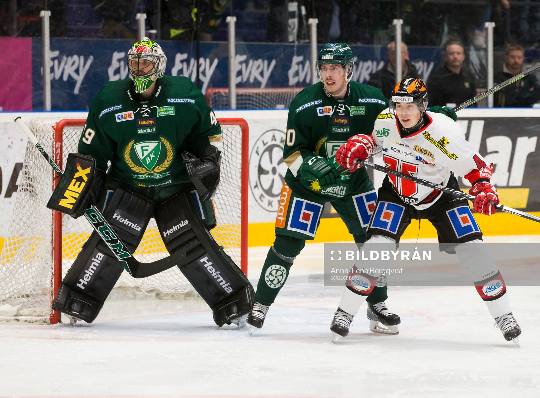 Färjestads målvakt Justin Pogge  och Sebastian Erixon