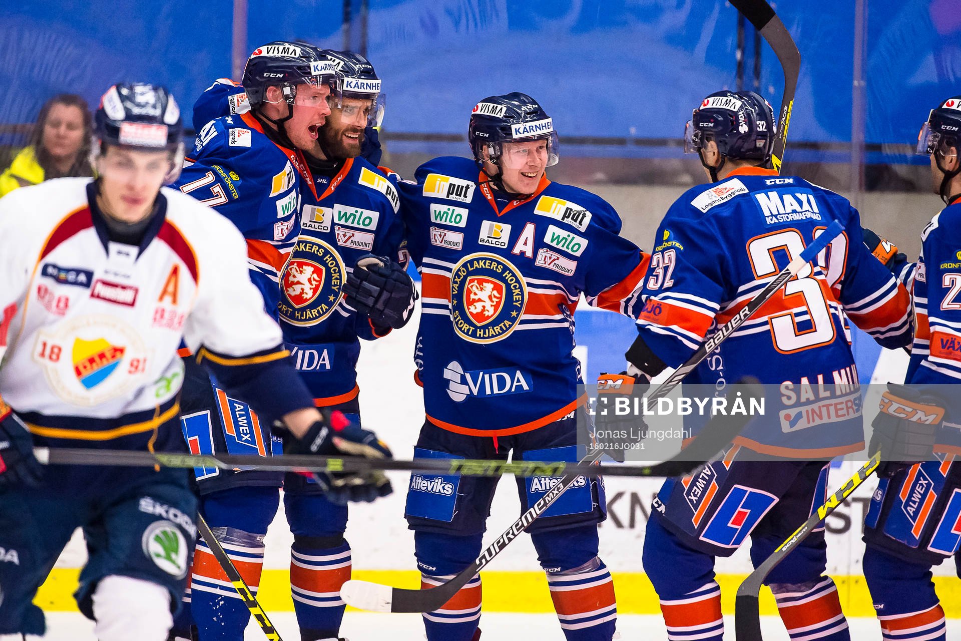 Växjös Tuomas Kiiskinen (mitten) jublar