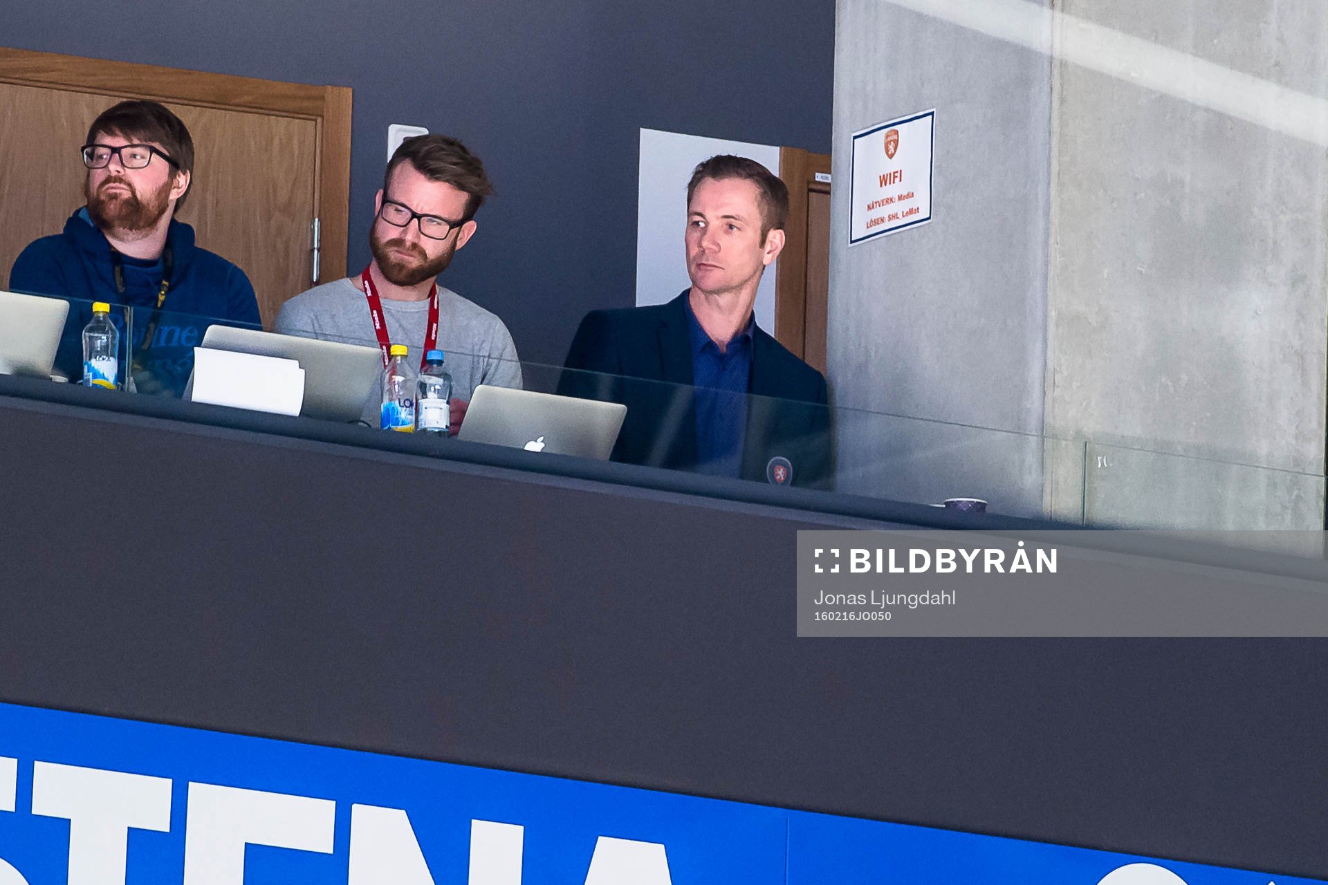 Växjös sportchef Henrik Evertsson på läktaren