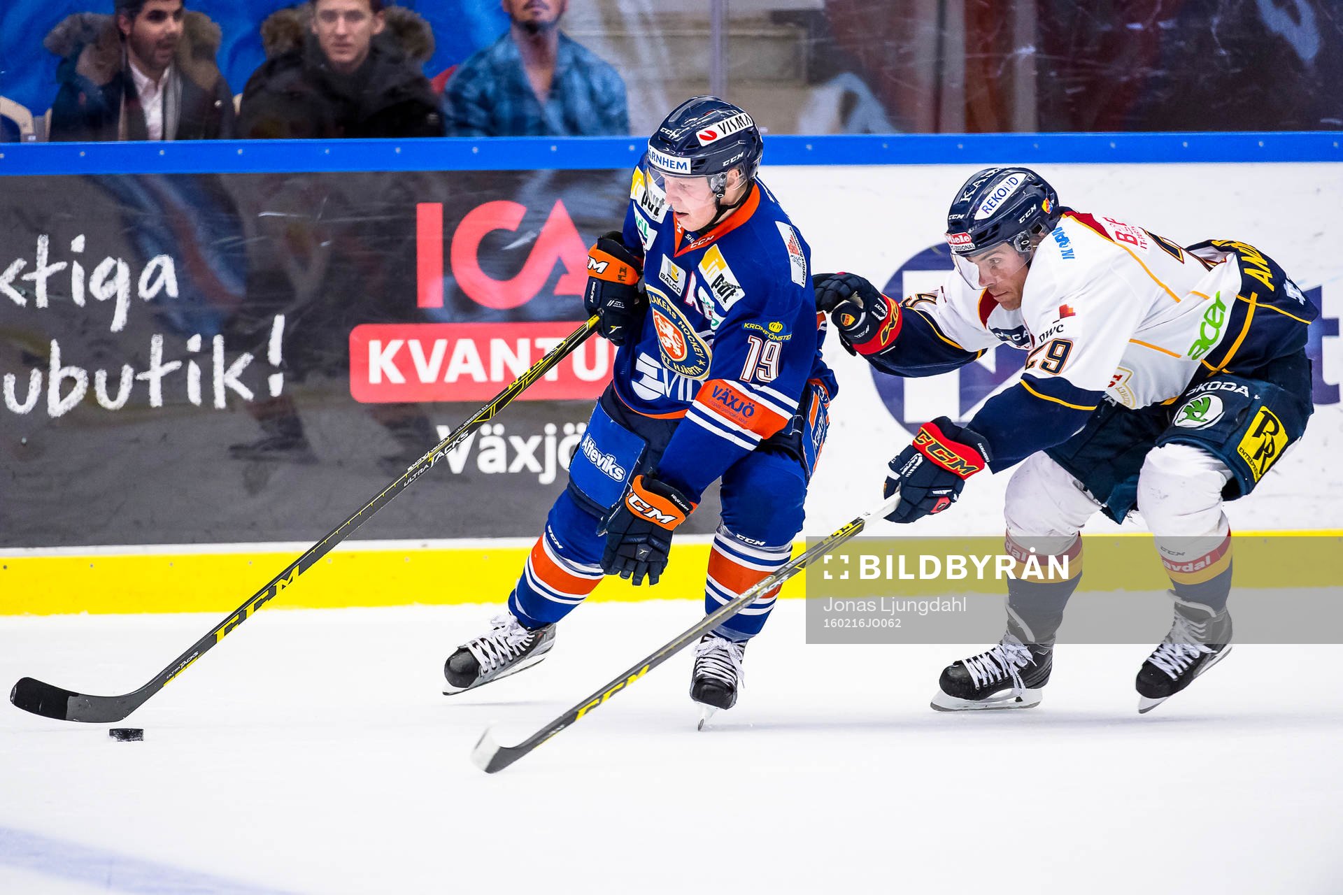 Växjös Tuomas Kiiskinen jagas av Djurgårdens Matt