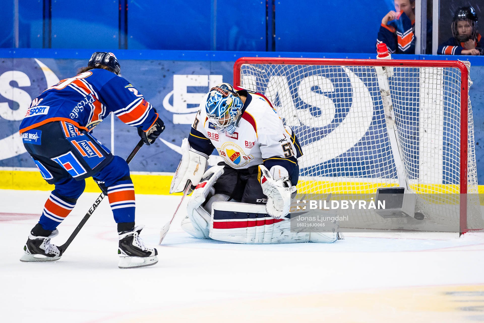 Växjös Ville Leino sätter sin straff bakom Djurgårdens