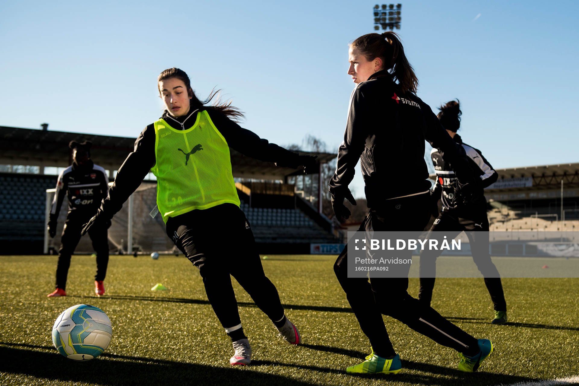 Rosengårds Edina Filekovic och Emma Berglund
