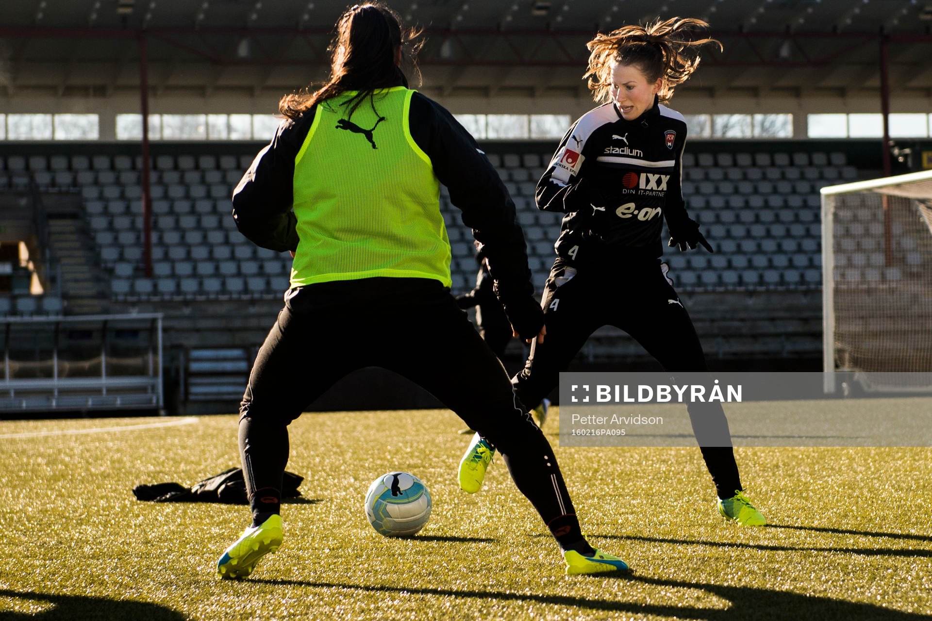 Rosengårds Emma Berglund med bollen