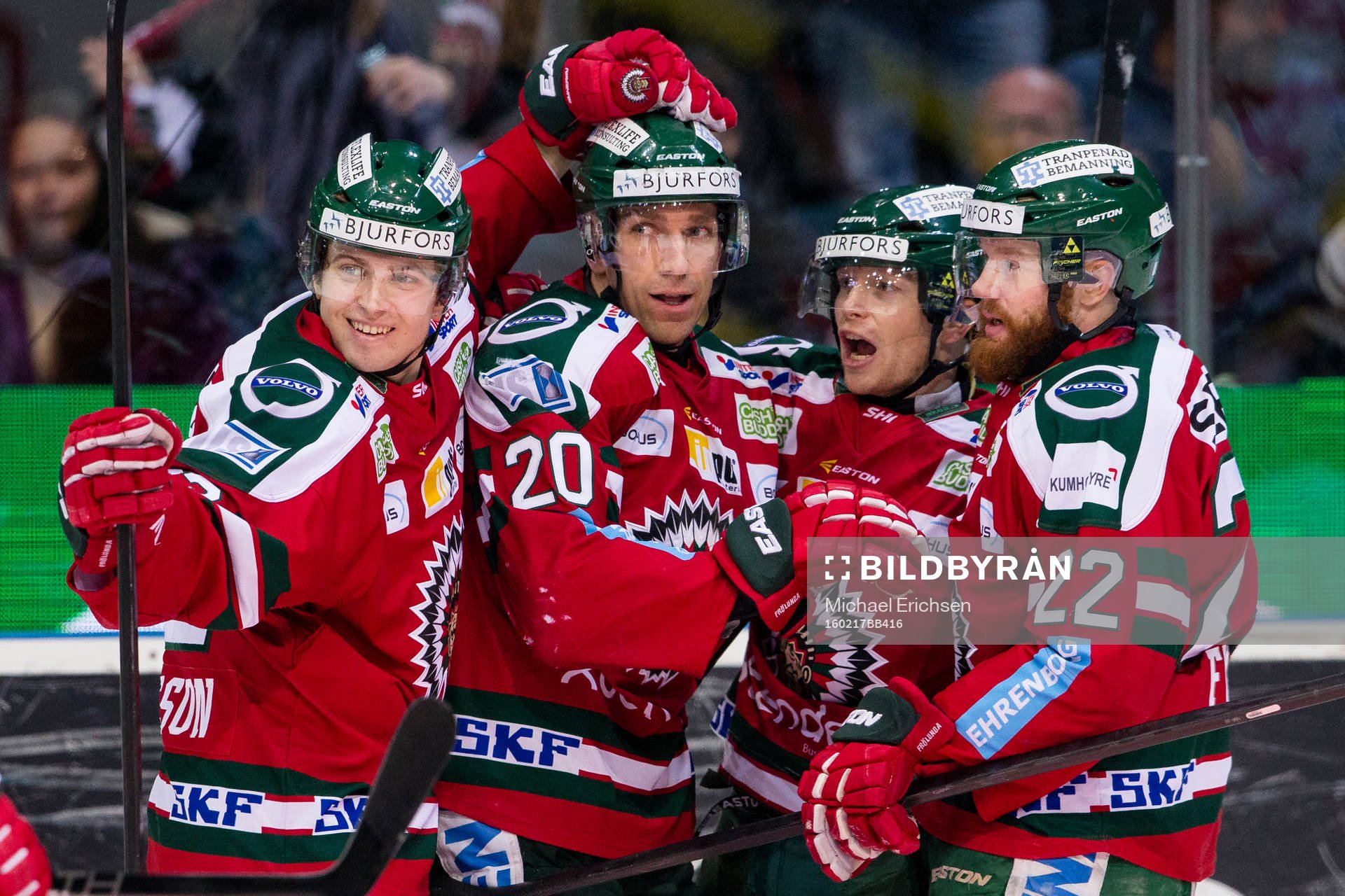 Frölundas Joel Lundqvist jublar och omfamnas