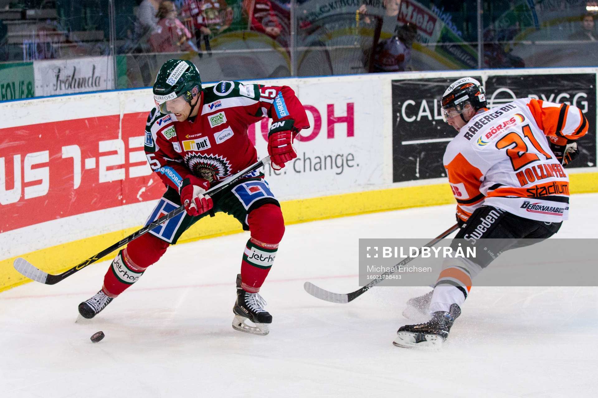 Frölundas Joey Crabb mot Karlskronas Riley Holzapfel