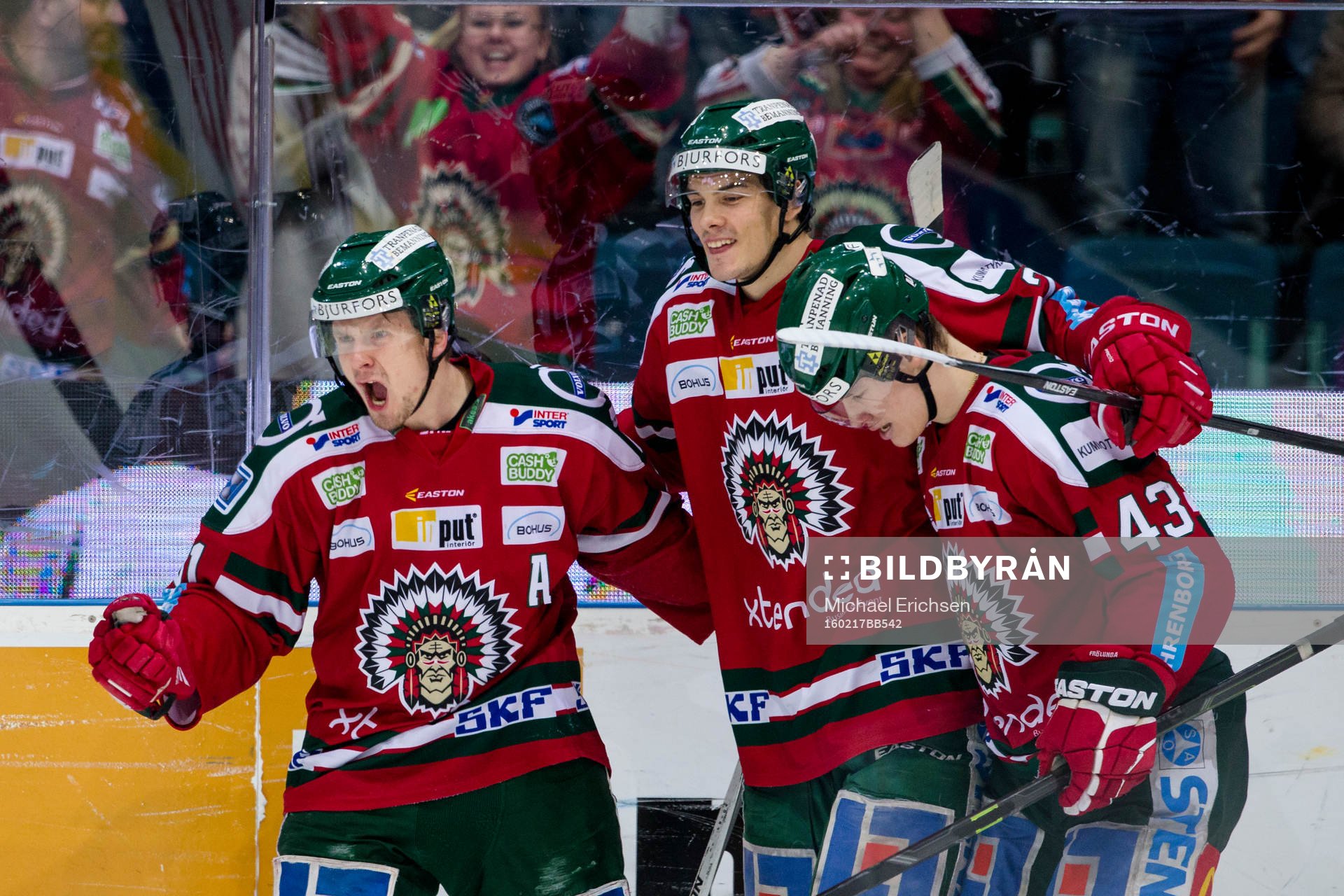 Frölundas Nicklas Lasu jublar ihop med Oliver Lauridsen