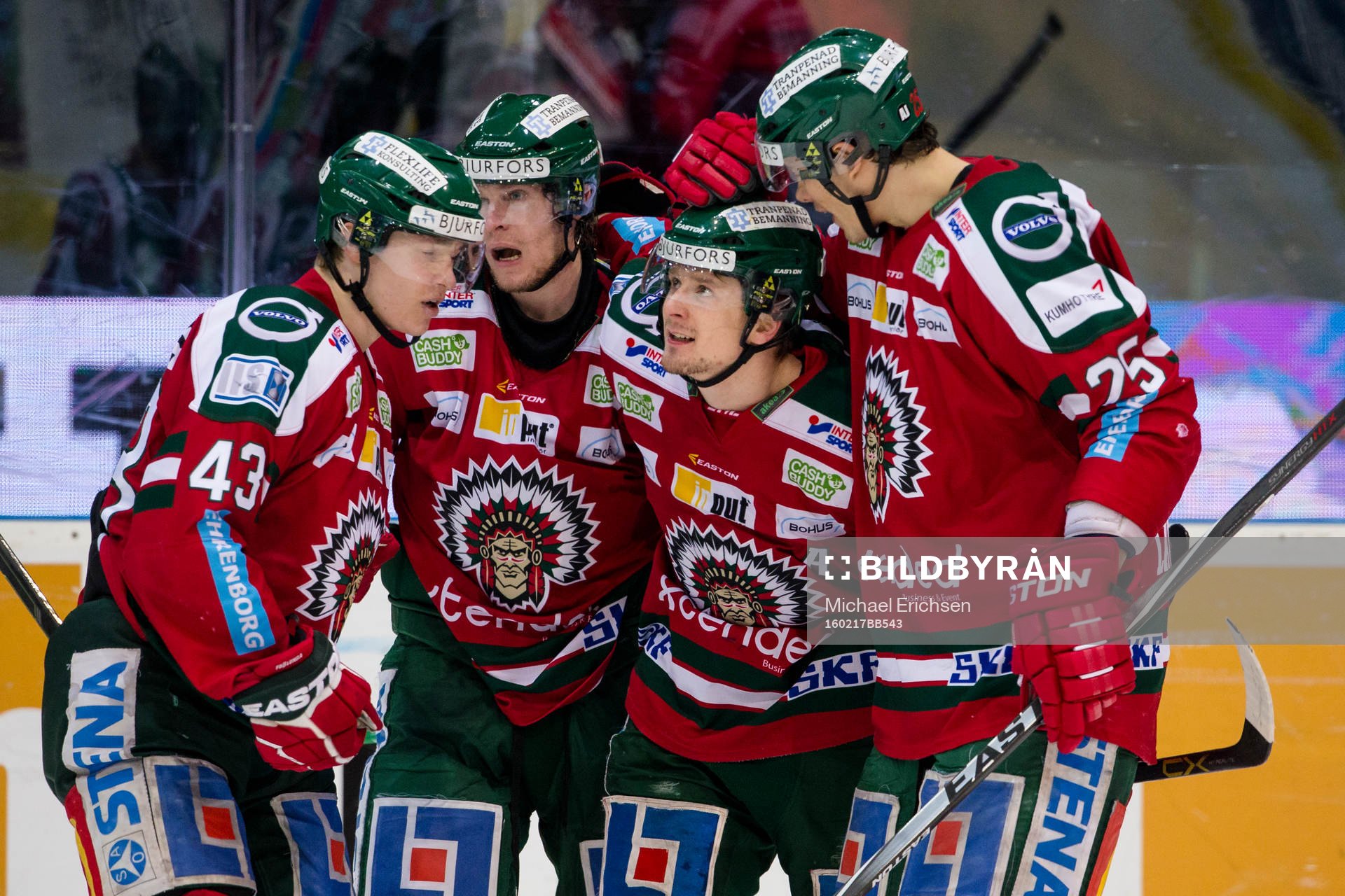Frölundas Nicklas Lasu jublar ihop med Tom Nilsson, Anton