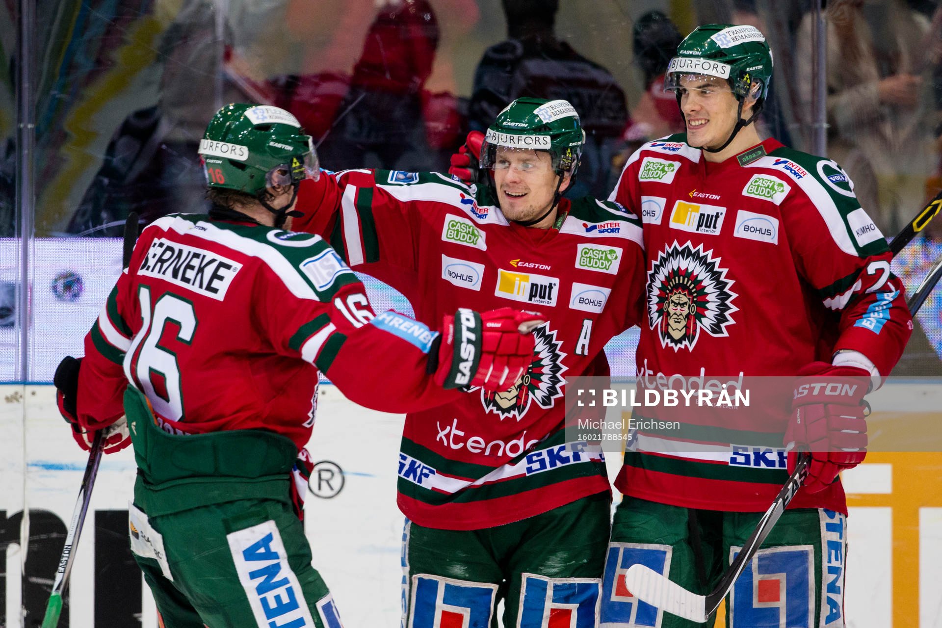 Frölundas Nicklas Lasu jublar ihop med Oliver Lauridsen