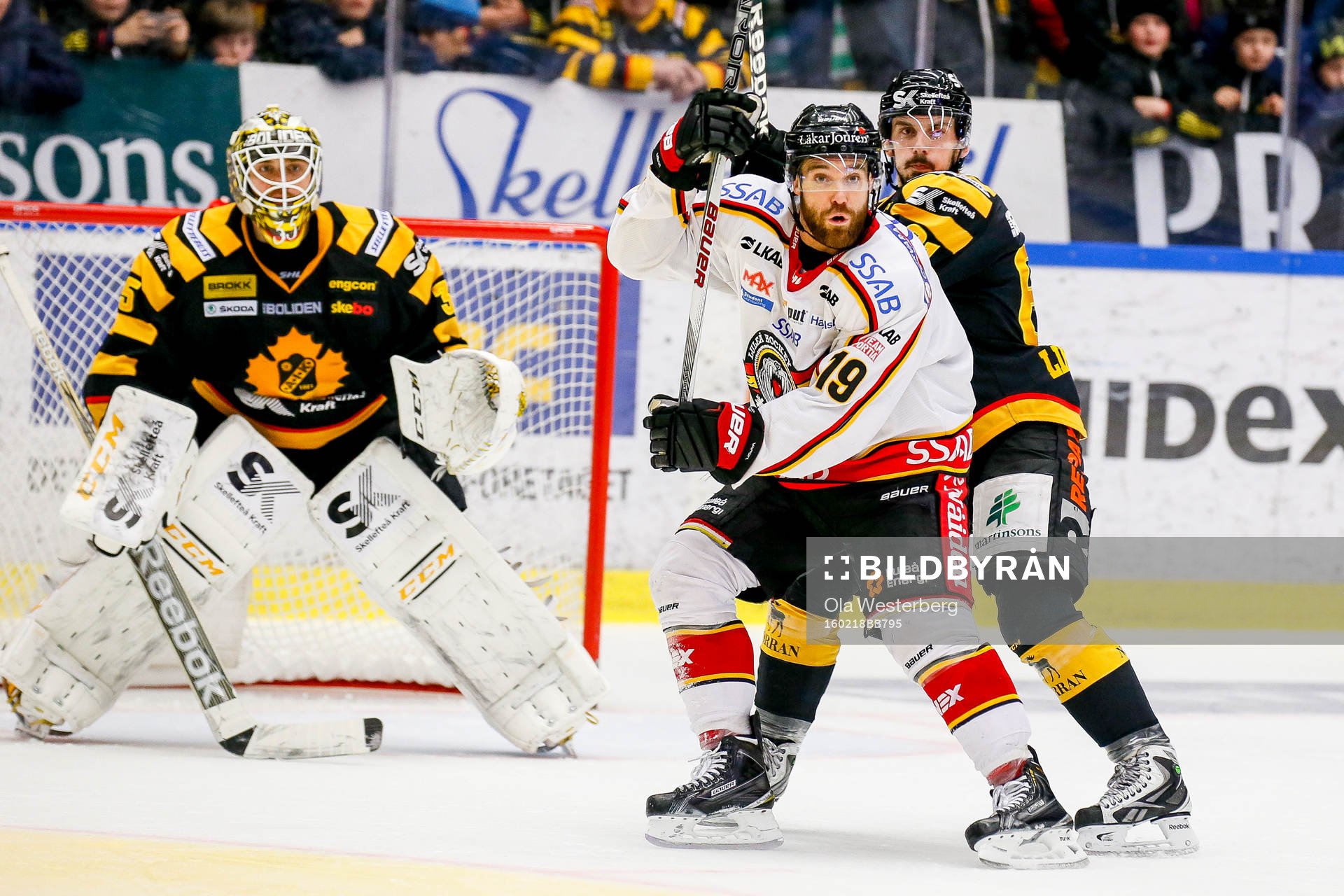 Skellefteås Fredrik Lindgren och målvakt Markus Svensson