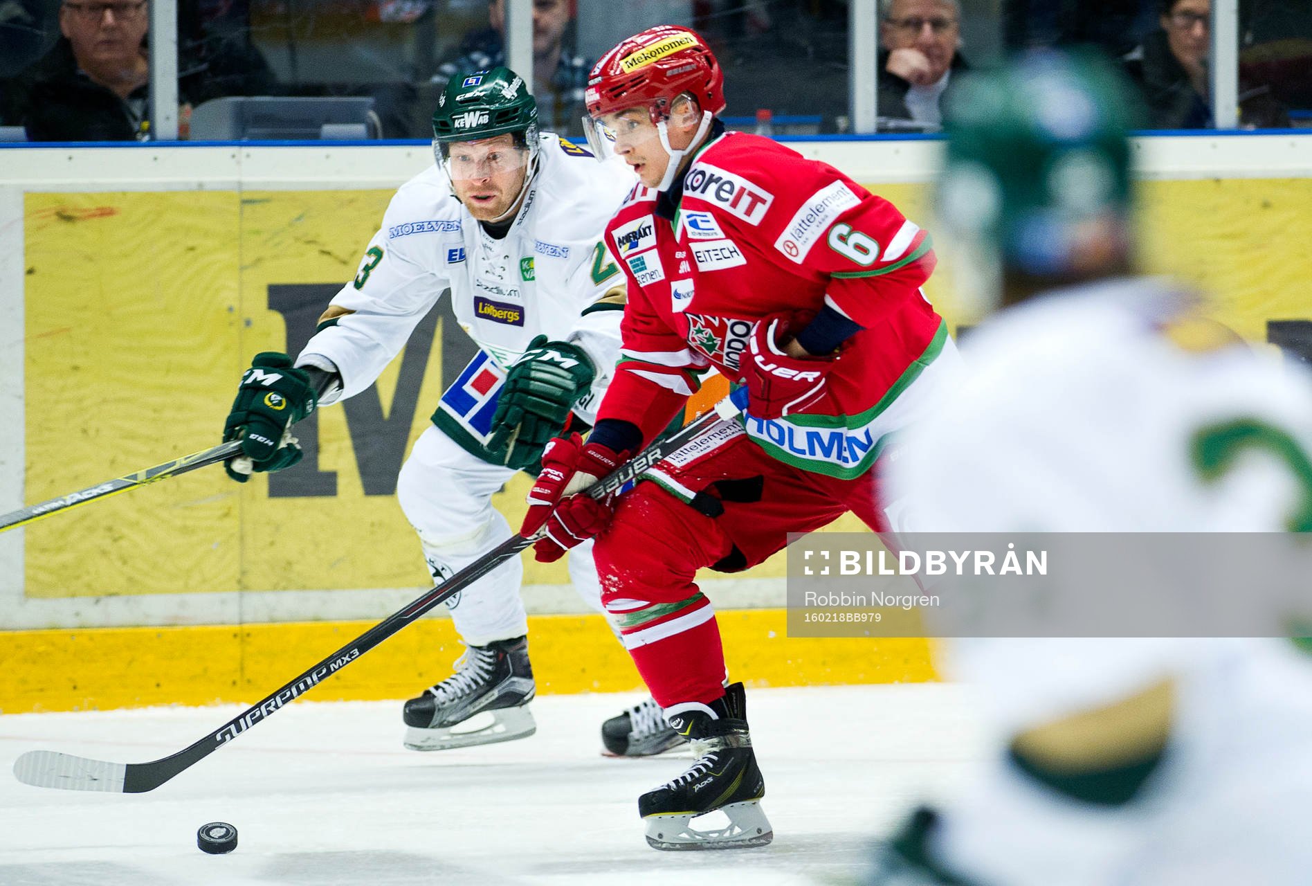 Färjestads Martin Röymark och Modos Otso Rantakari