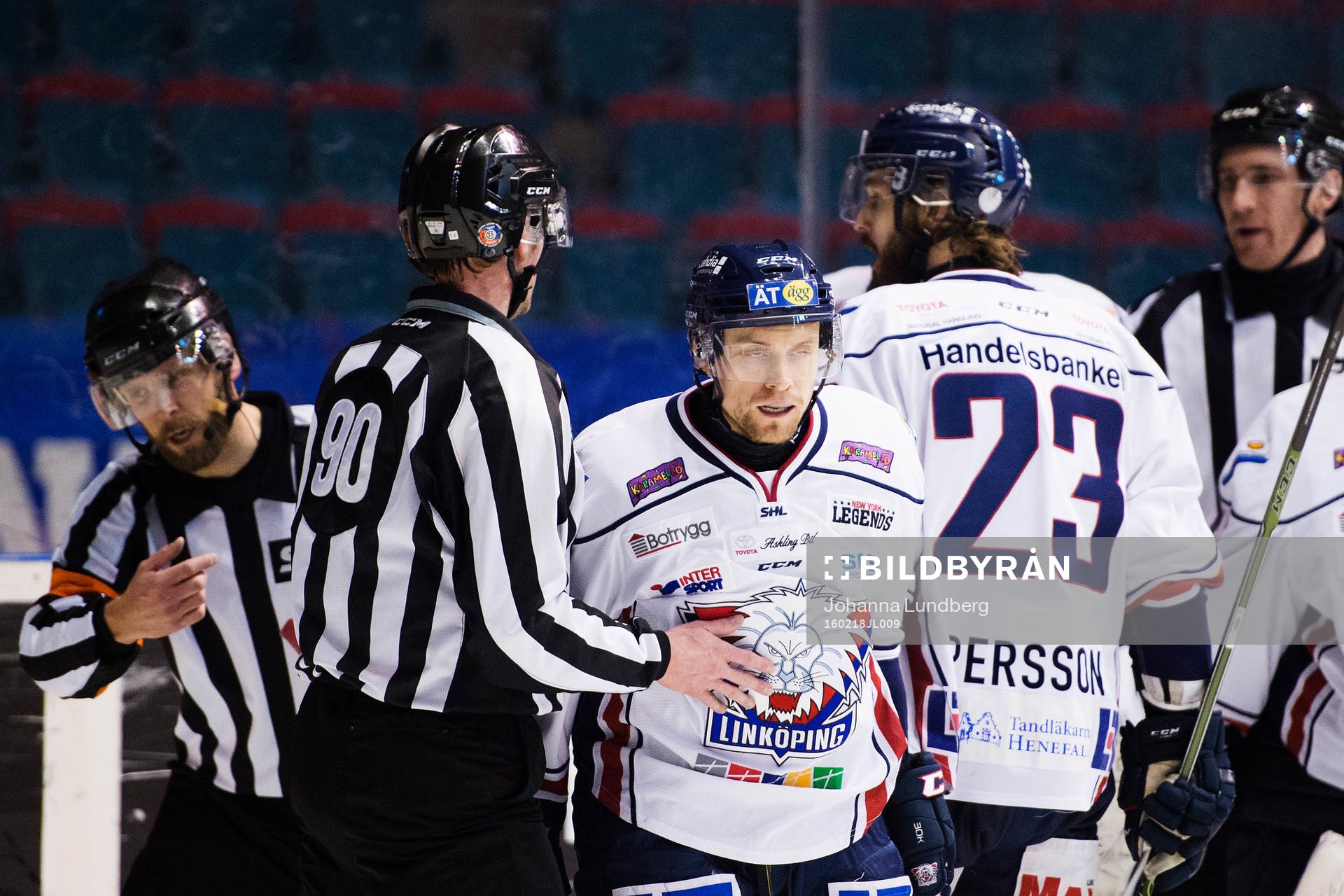 Linköpings Jens Jakobs är upprörd på domarteamet