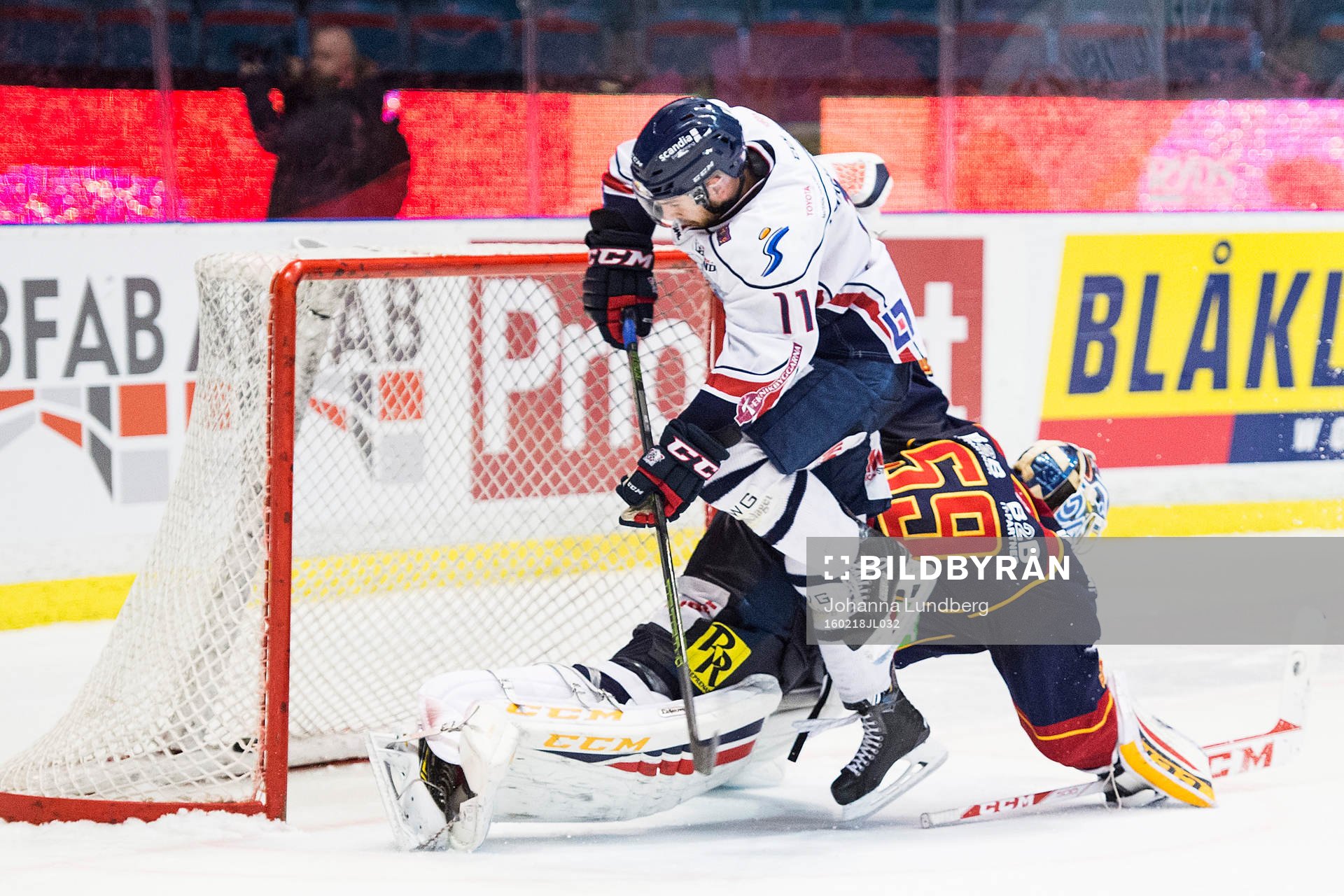 Linköpings Garret Roe sätter sin straff bakom