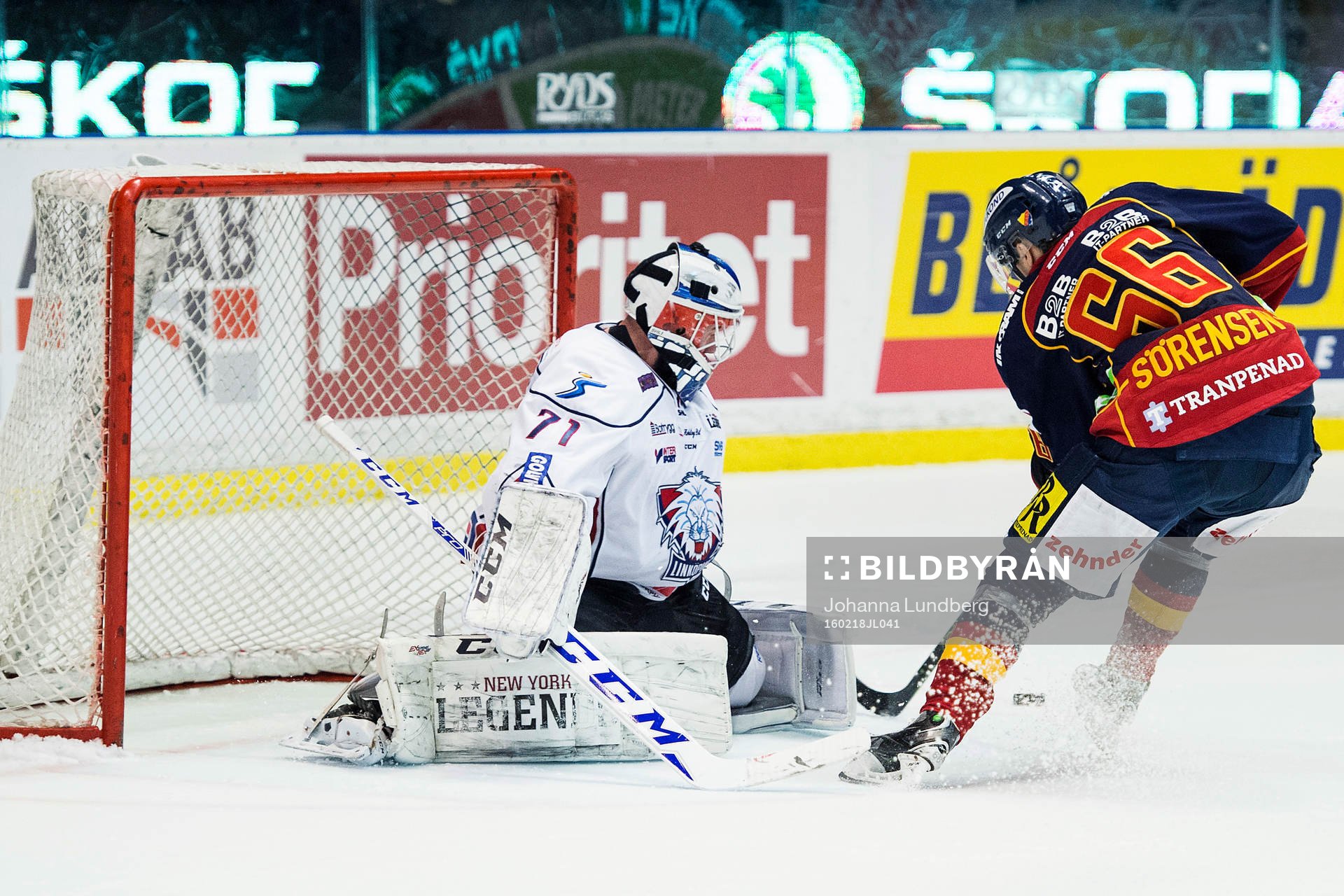 Linköpings målvakt David Rautio räddar straff från