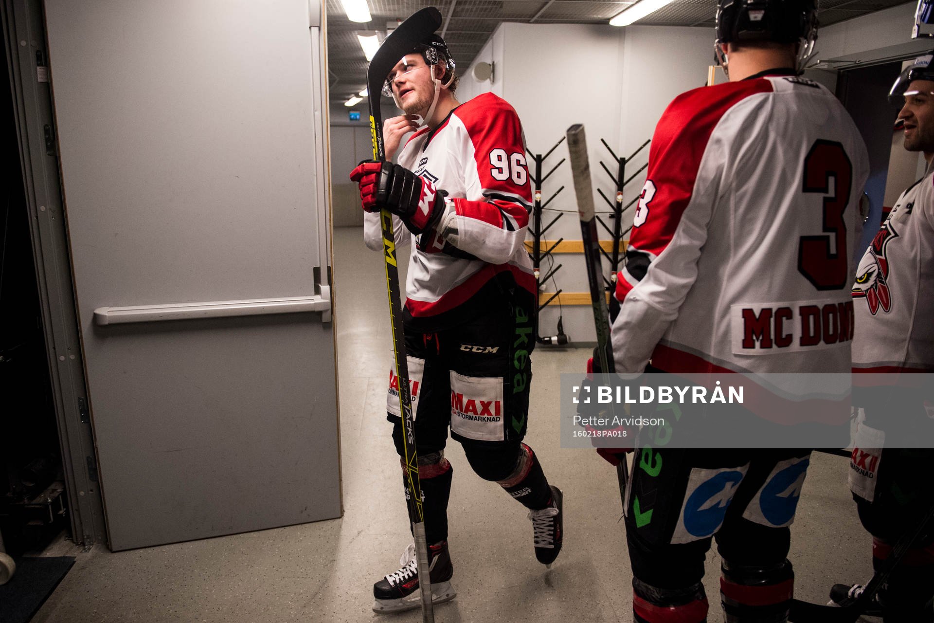 Malmö Redhawks Kim Rosdahl på väg ut mot uppvärmningen