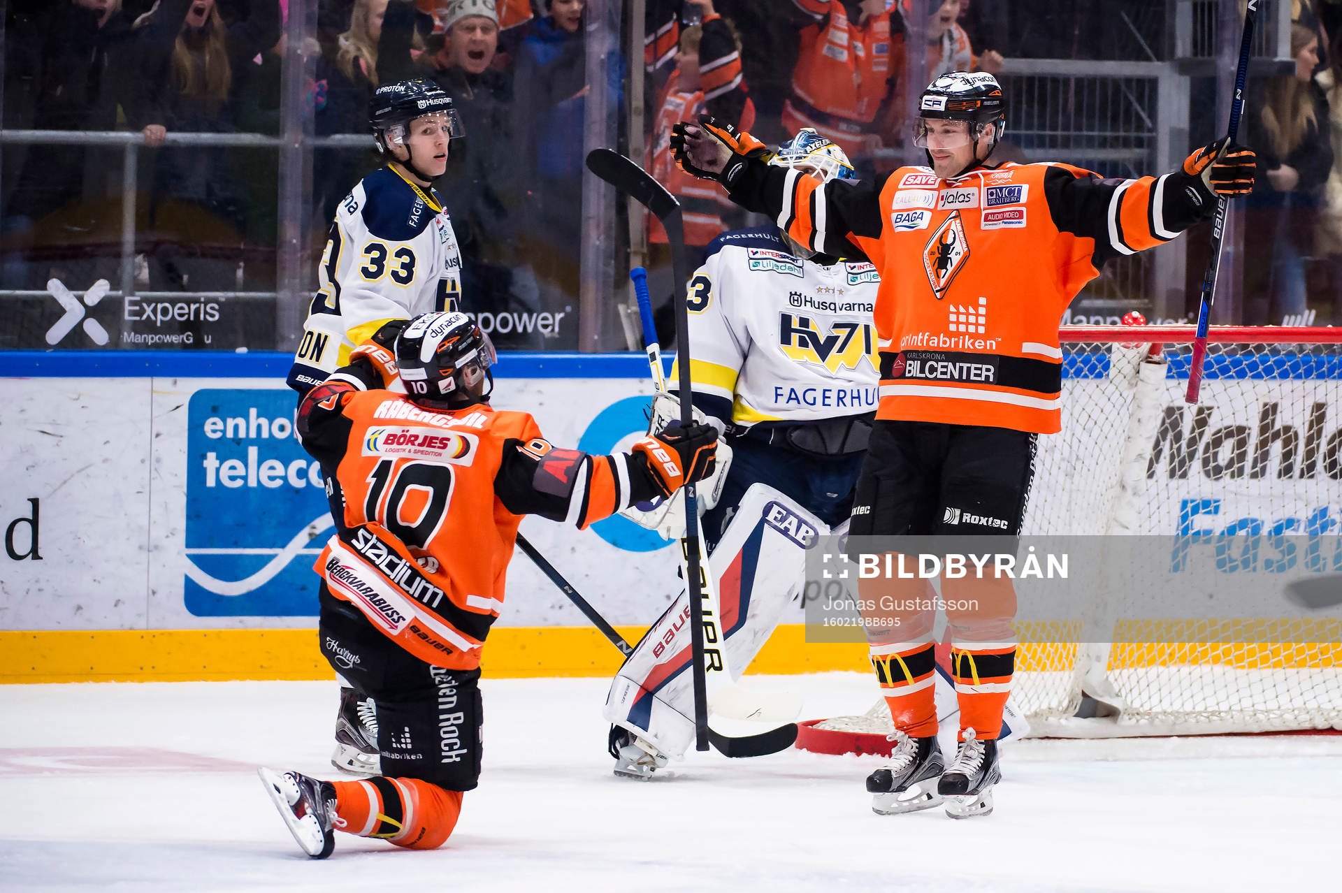 Karlskronas Emil Larsson har gjort 1-0 och jublar