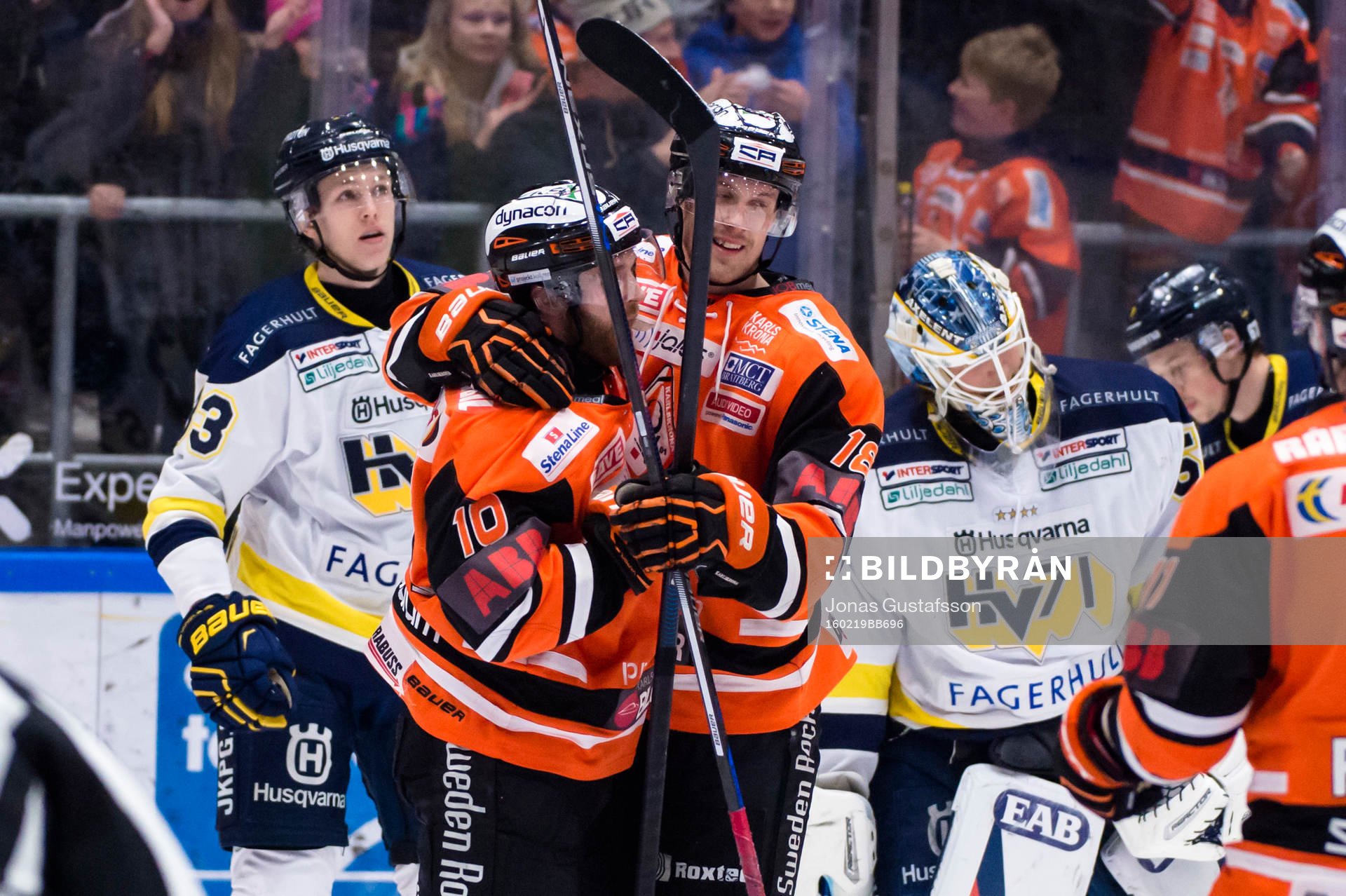 Karlskronas Emil Larsson har gjort 1-0 och jublar