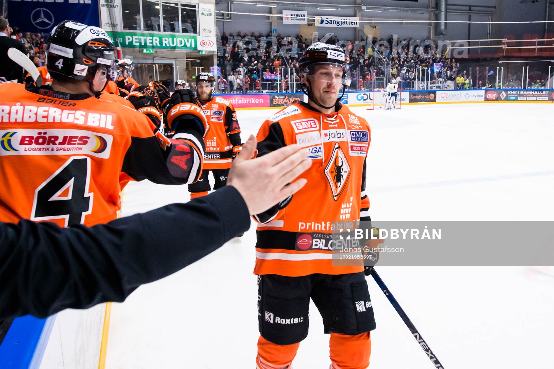 Karlskronas Emil Larsson har gjort 1-0 och jublar