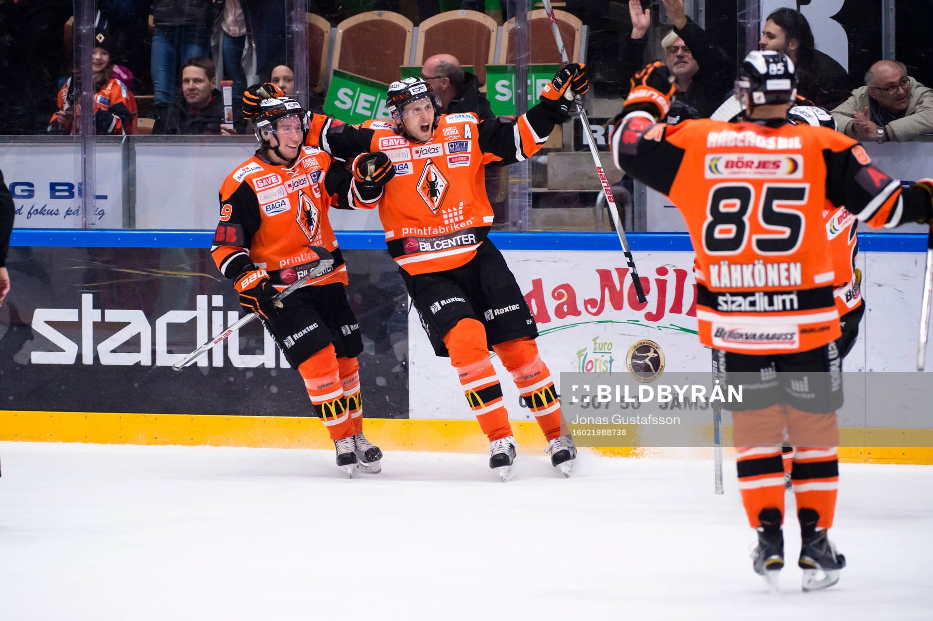 Karlskronas Alexander Bergström har gjort 2-0 och jublar