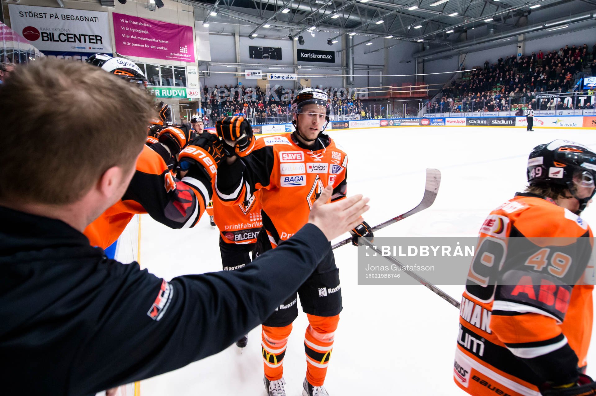 Karlskronas Alexander Bergström har gjort 2-0 och jublar