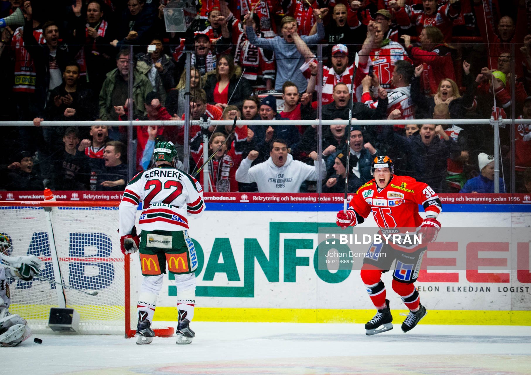 Örebros Ville Viitaluoma gör 2-2 och jublar