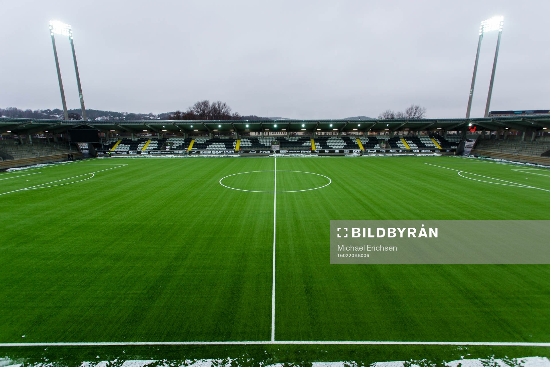 Vy över Bravida Arena innan en fotbollsmatch i Svenska