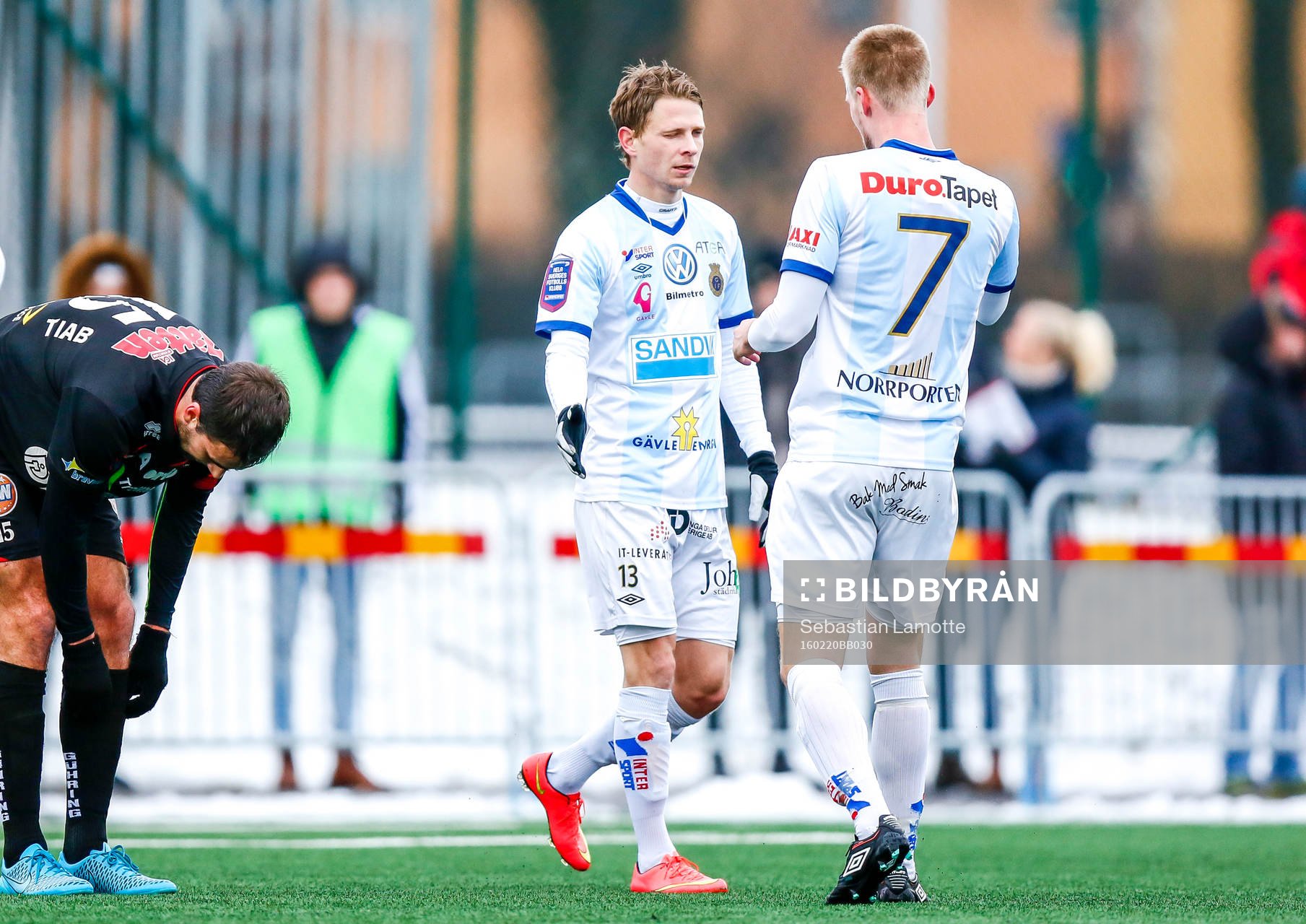 Gefles Johan Bertilsson och Robin Nilsson jublar