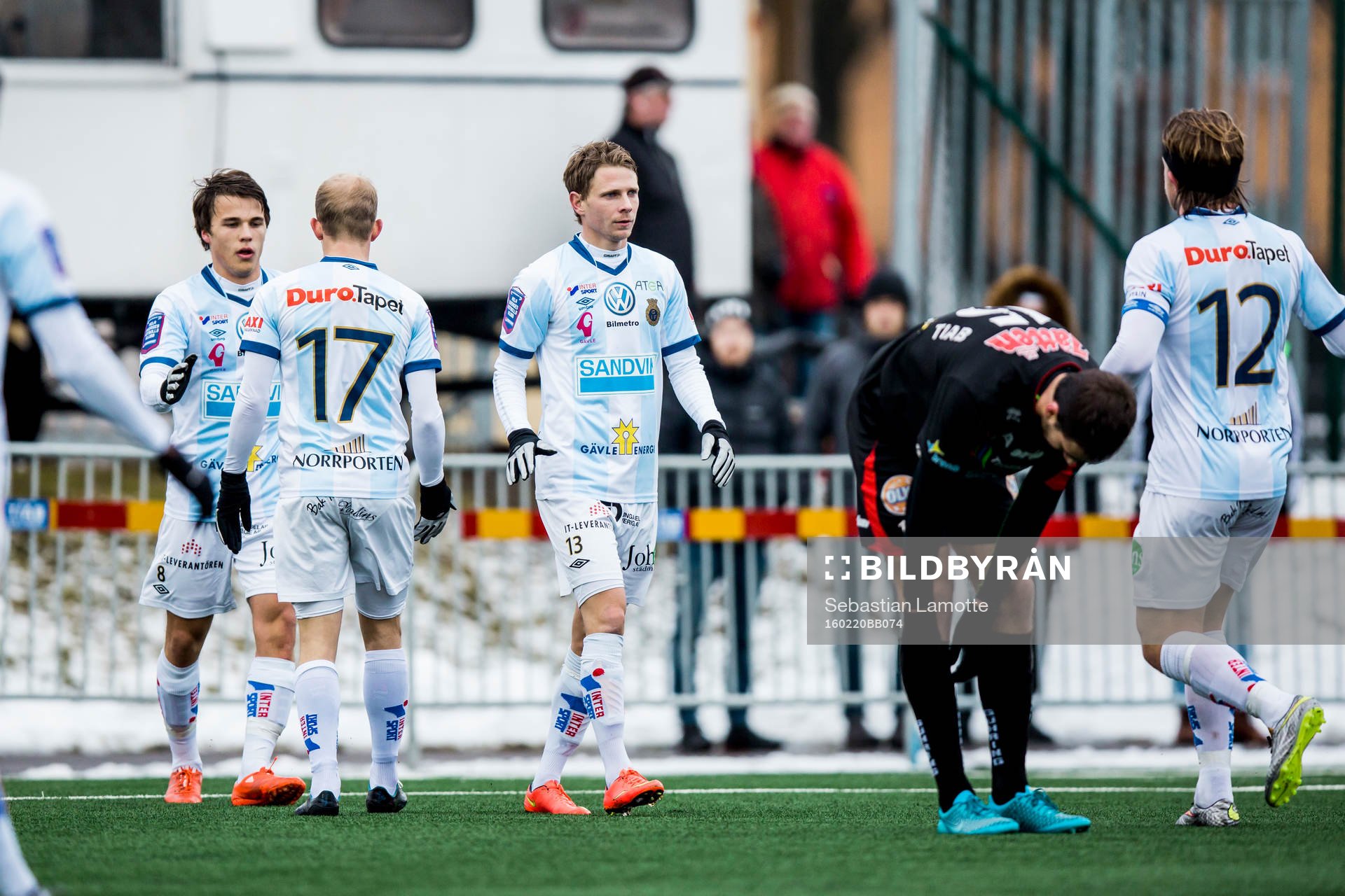 Gefles Johan Bertilsson har gjort 0-1 och jublar med