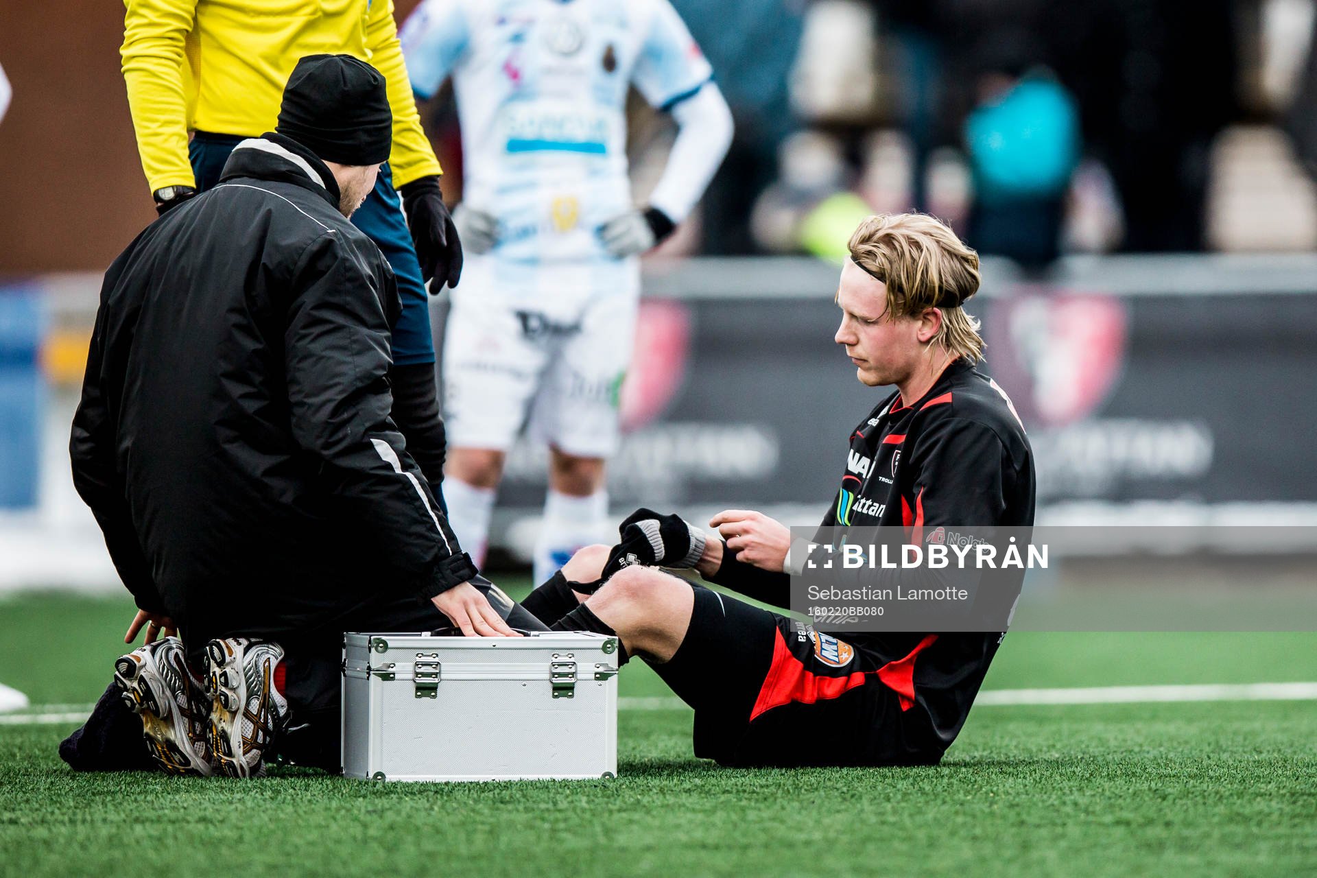 Trollhättans Fredrik Sundström får behandling för skada