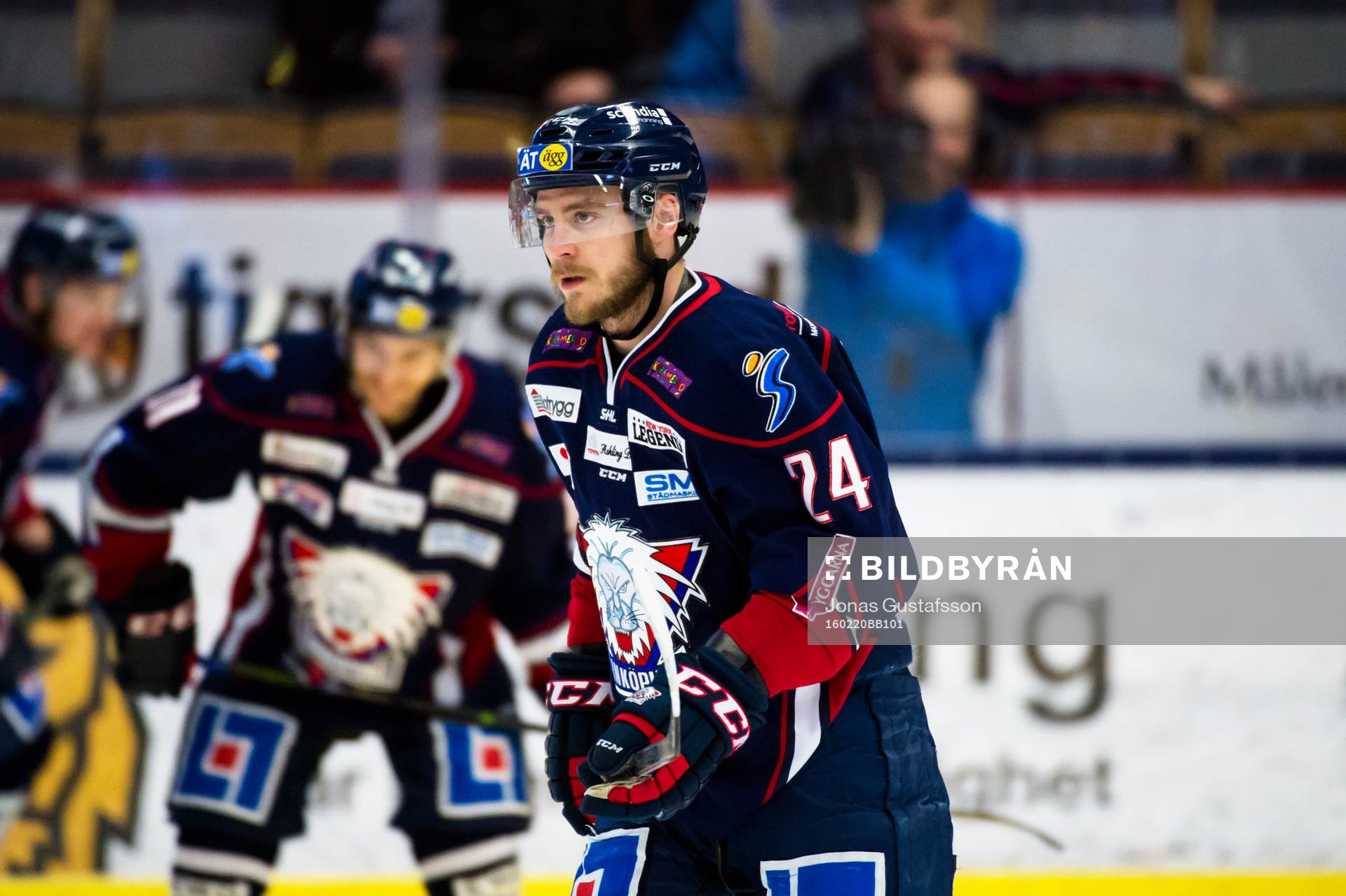 Linköpings Fredric Andersson värmer upp