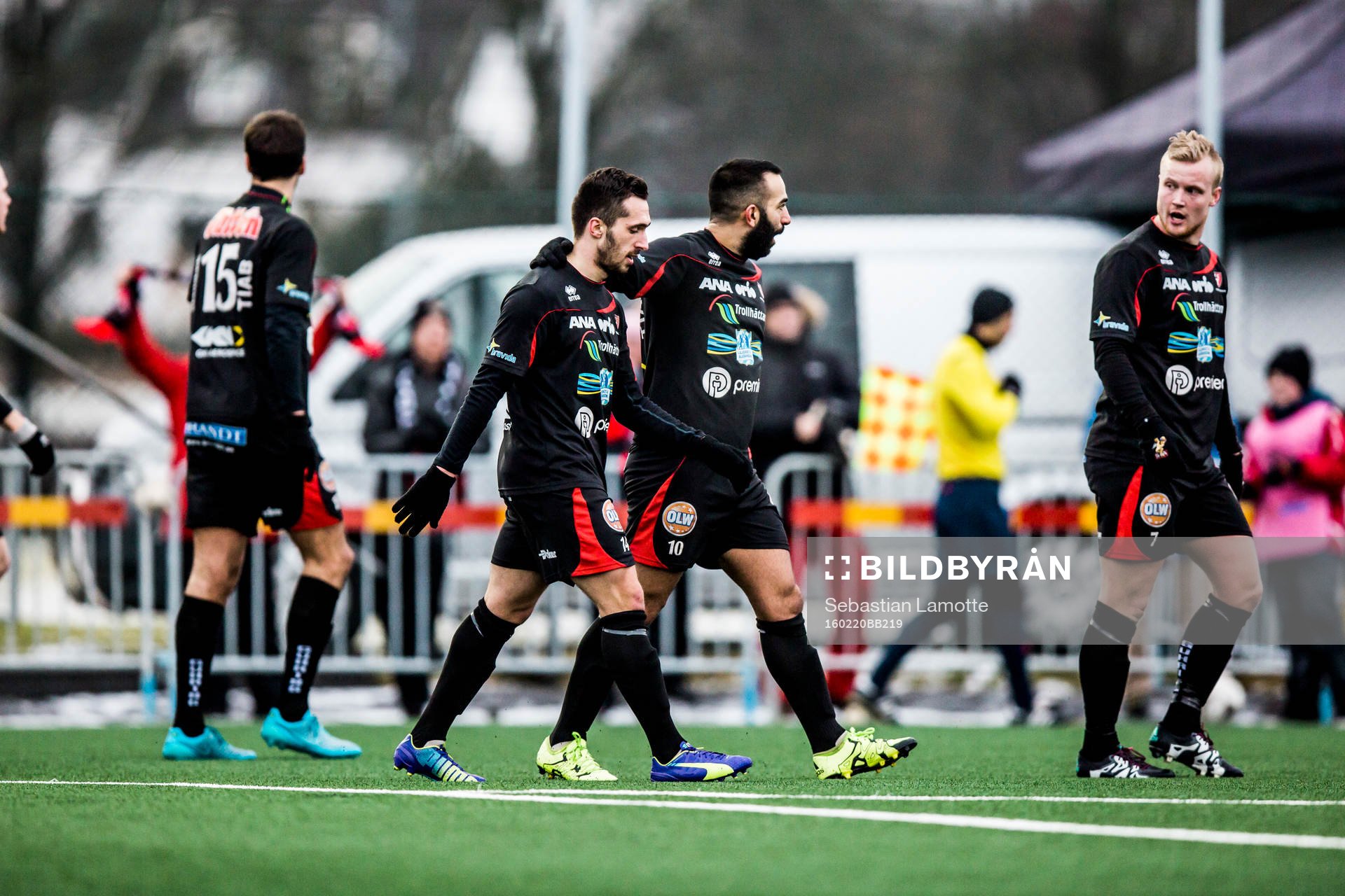 Trollhättans Fredrik Sundström har gjort 1-1 och