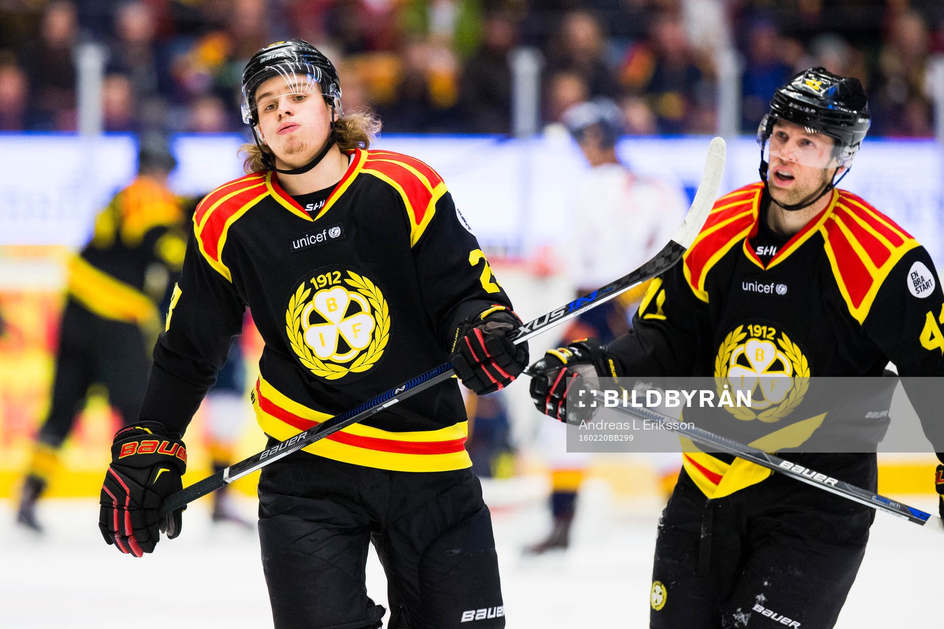 Brynäs Lucas Carlsson och Greg Scott ser deppiga ut