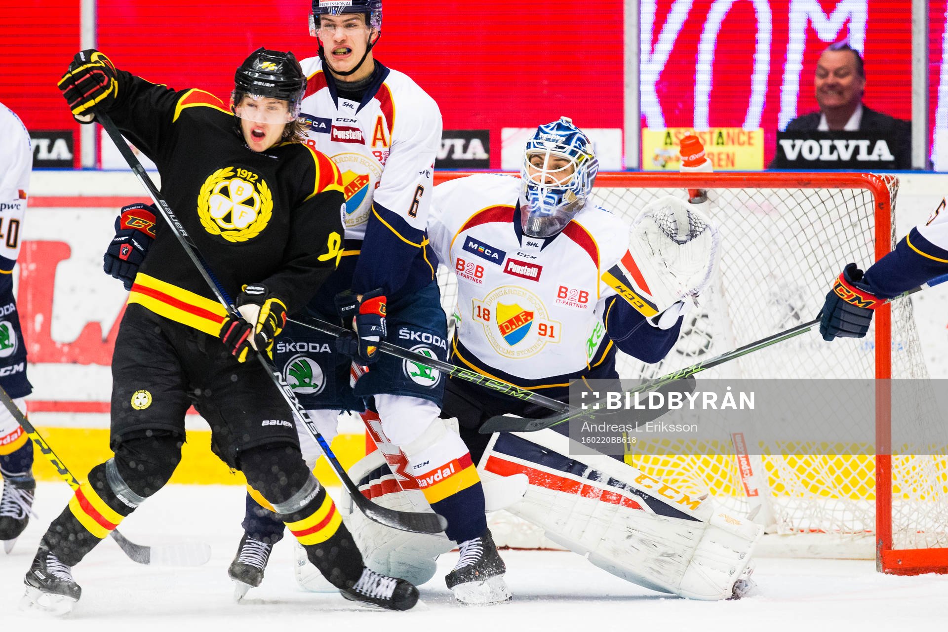 Djurgårdens målvakt Mantas Armalis skyms av Brynäs Oskar