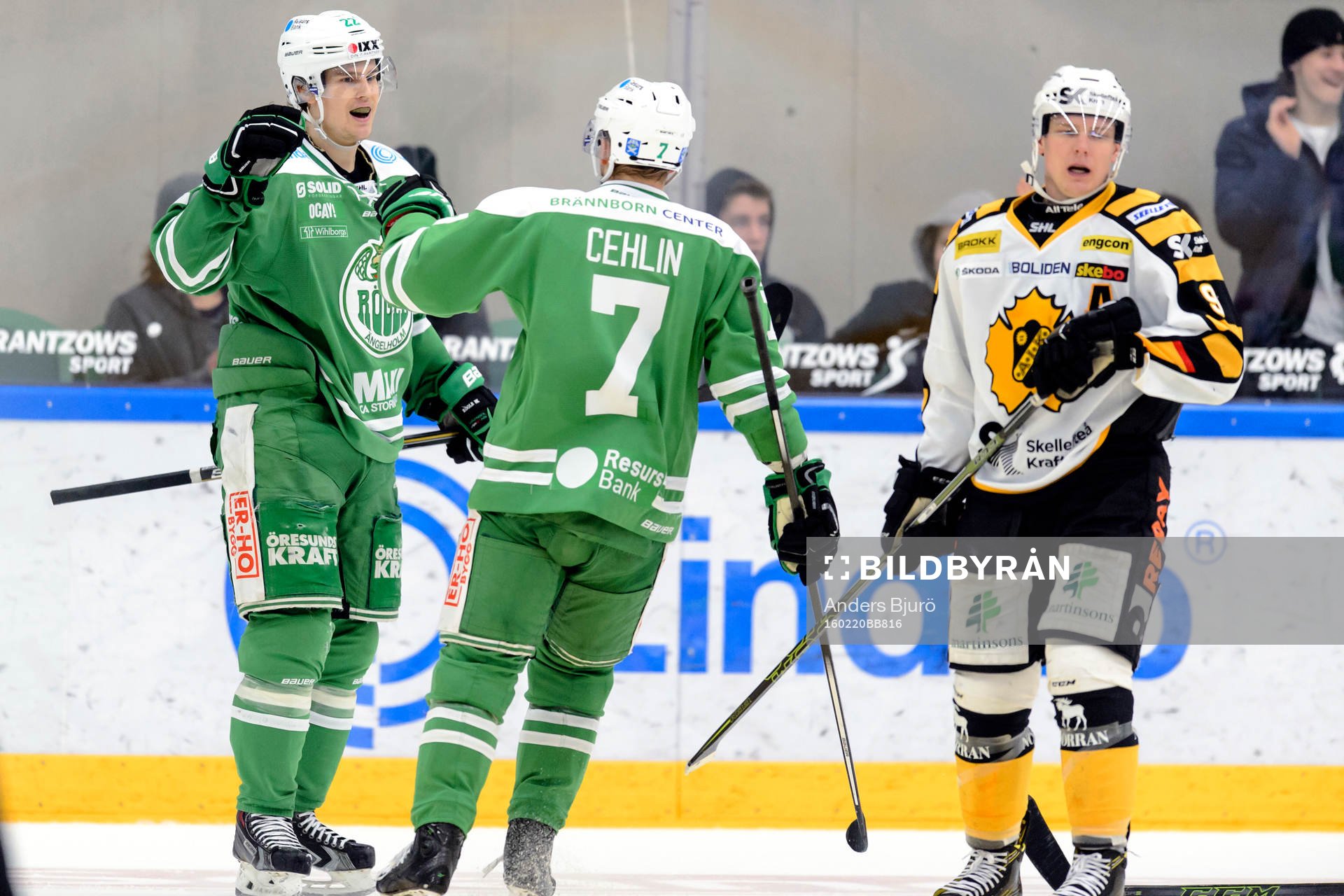 Rögles Patrik Cehlin jublar med Sebastian Wännström