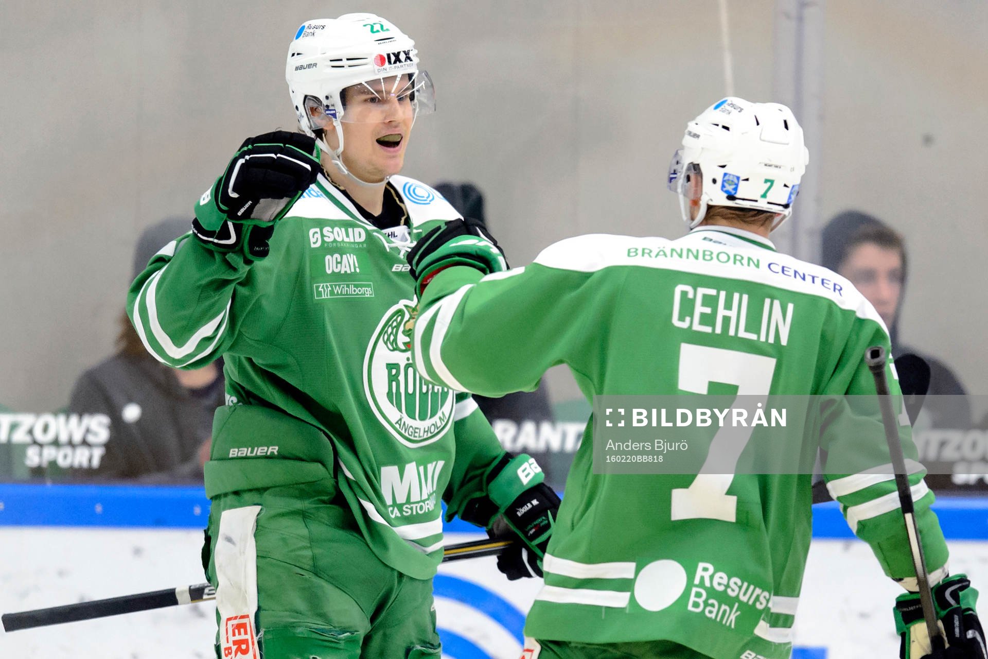 Rögles Patrik Cehlin jublar med Sebastian Wännström