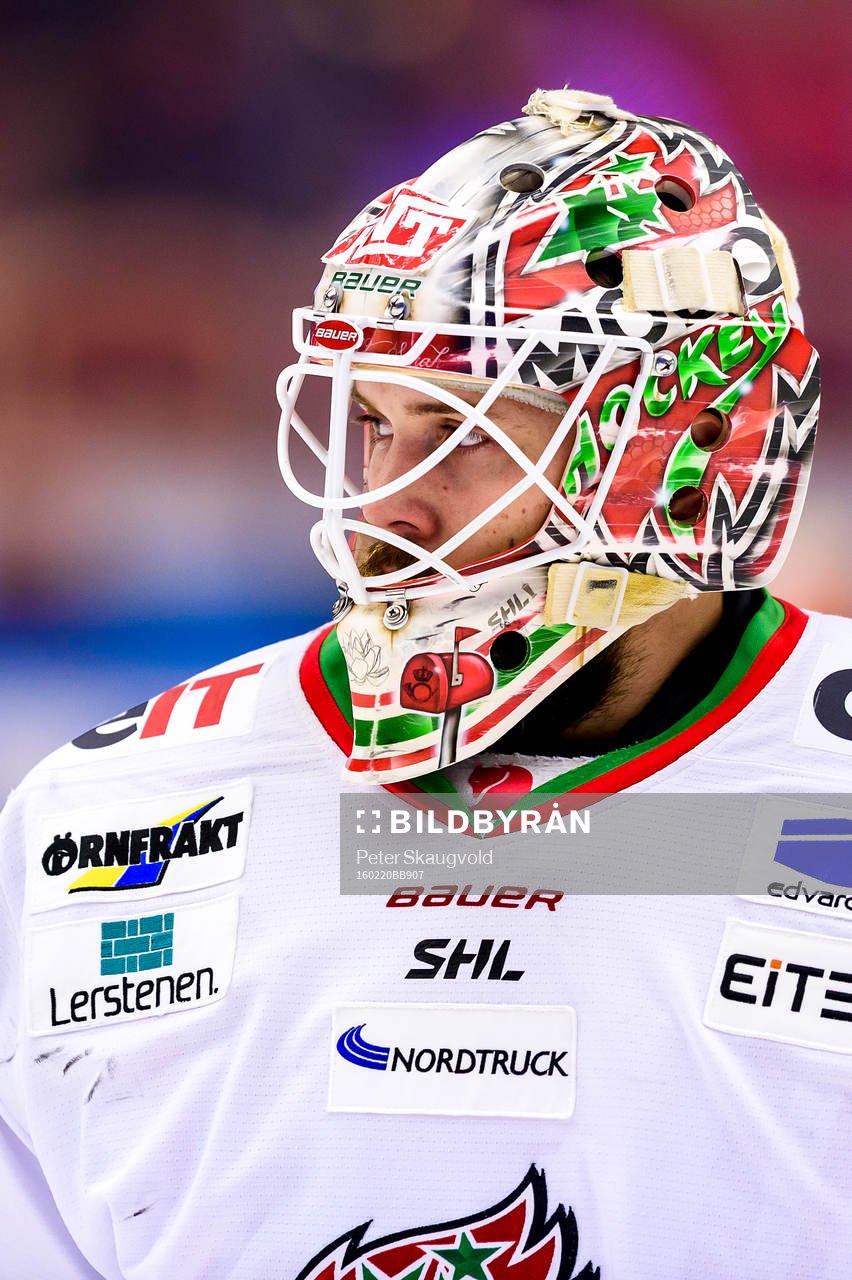 Modos målvakt Jonatan Bjurö på uppvärmningen