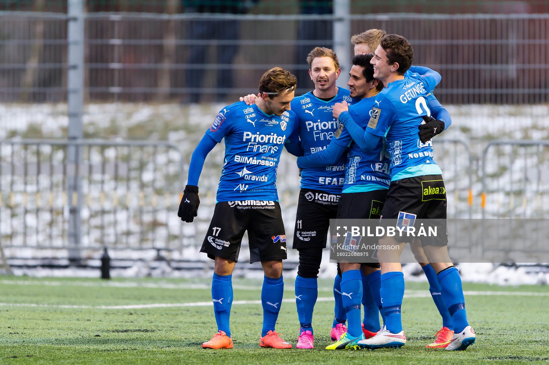 Halmstads spelare jublar efter 1-0 under fotbollsmatchen i Svenska Cupen mellan Halmstad och Frej Täby den 20 februari 2016 i Halmstad.